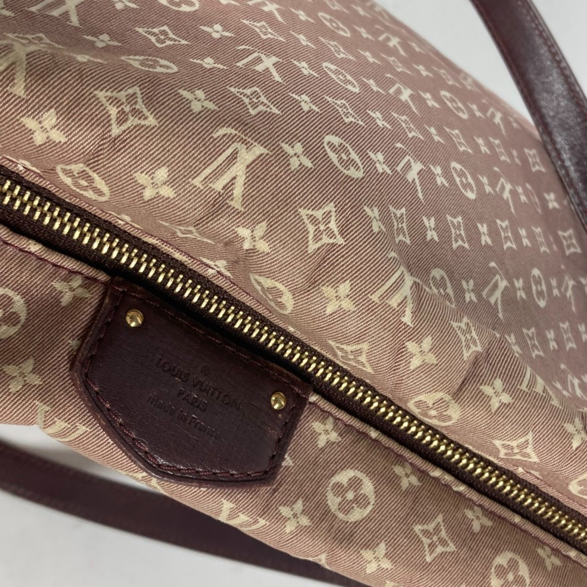 Louis Vuitton Balade, Burgundy, Canvas, shoulder