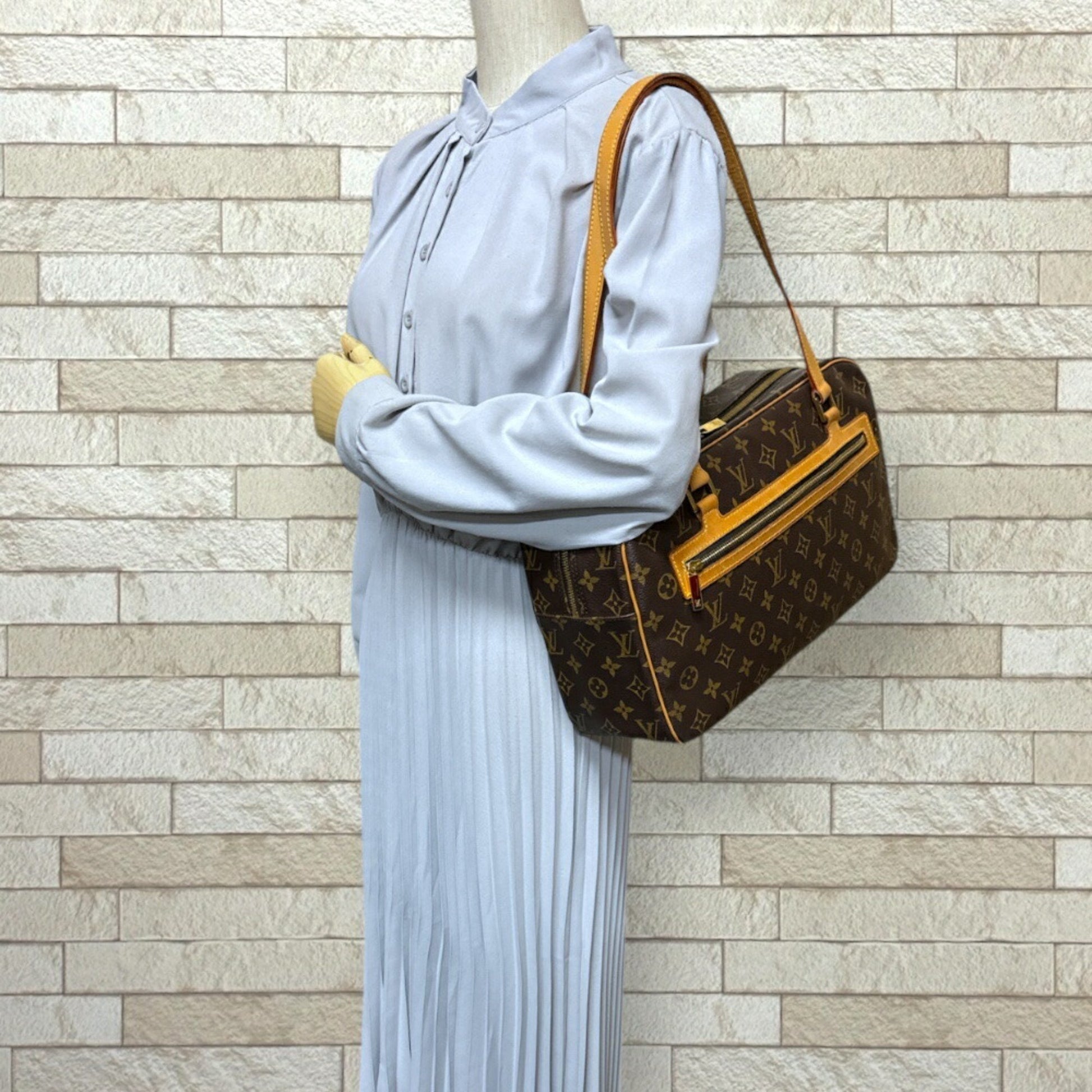 Louis Vuitton Cite, Brown, Canvas, shoulder