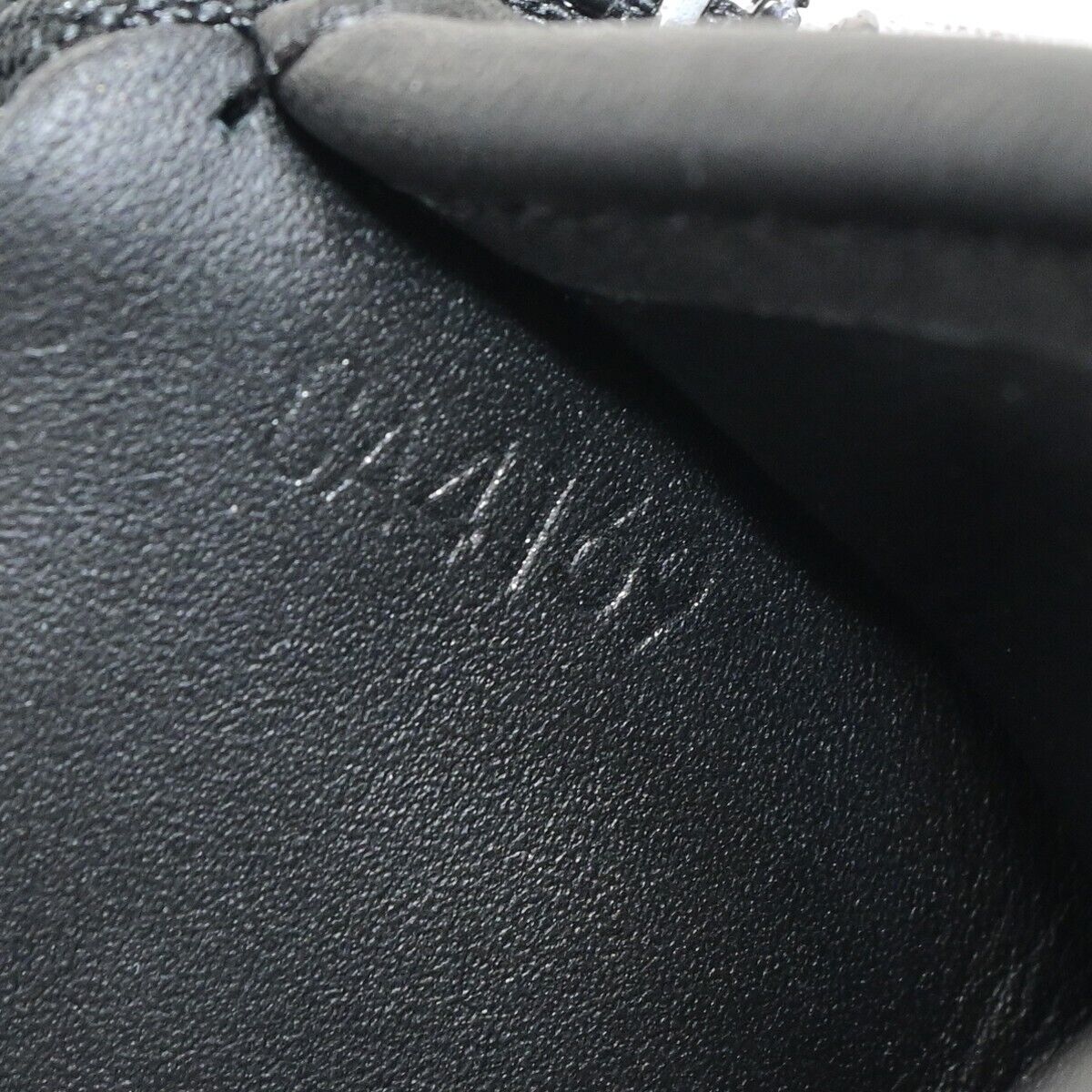 Louis Vuitton Zippy, Black, Leather, wallet