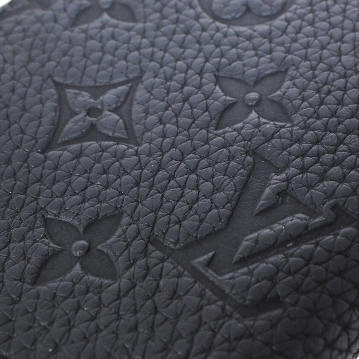 Louis Vuitton Zippy, Black, Leather, wallet