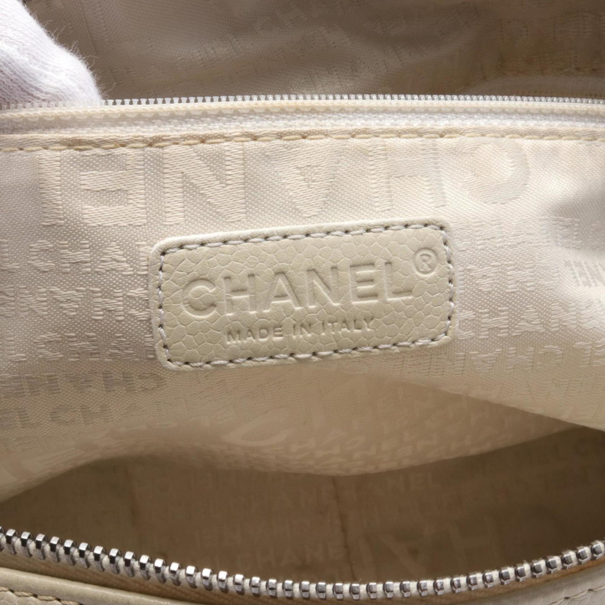 Chanel Chocolate bar, White, Leather, handbag