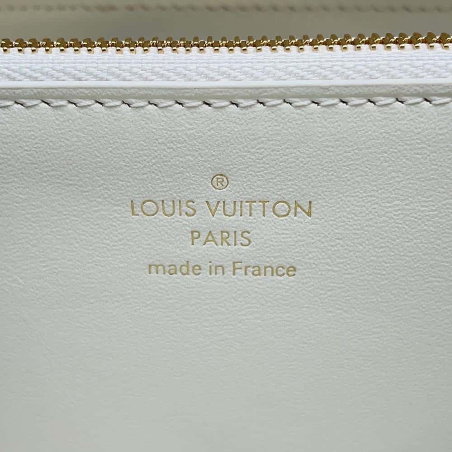 Louis Vuitton Capucines, White, Leather, wallet