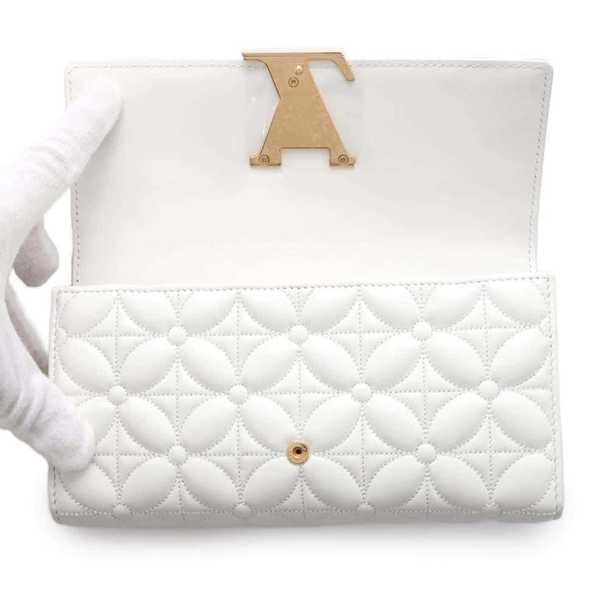 Louis Vuitton Capucines, White, Leather, wallet