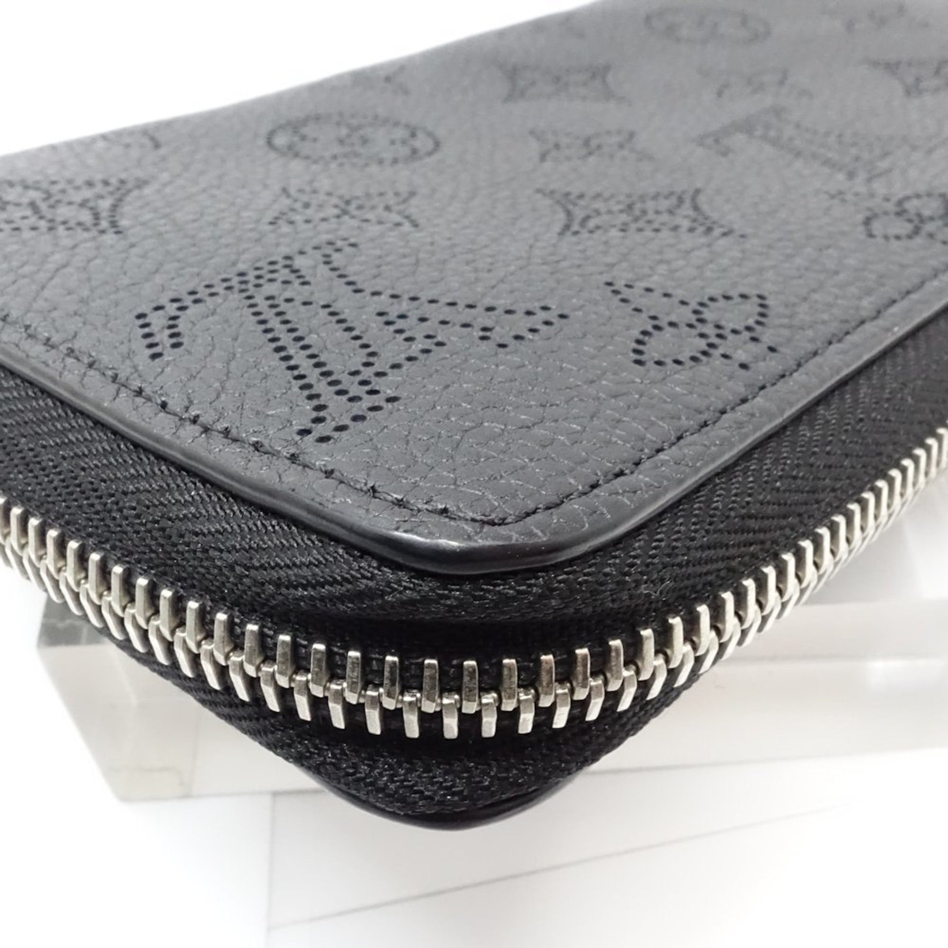 Louis Vuitton Portefeuille zippy, Black, Leather, wallet