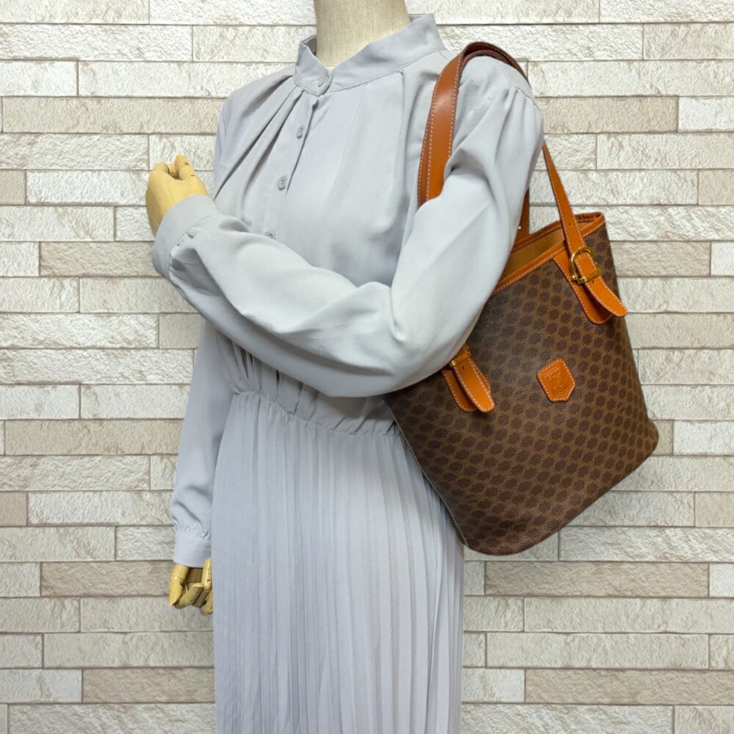 Céline Macadam, Brown, Canvas, shoulder