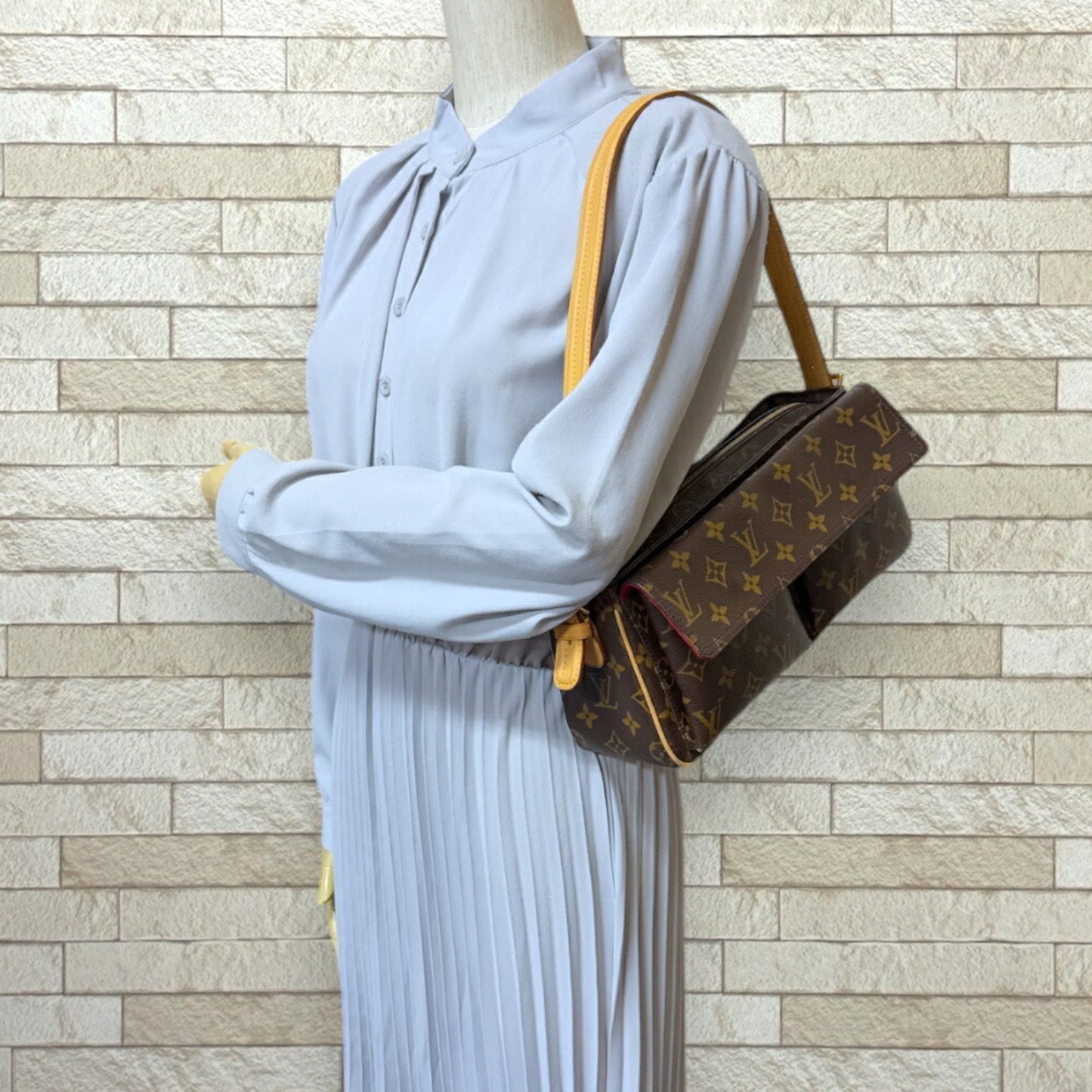 Louis Vuitton Viva Cité, Brown, Canvas, shoulder