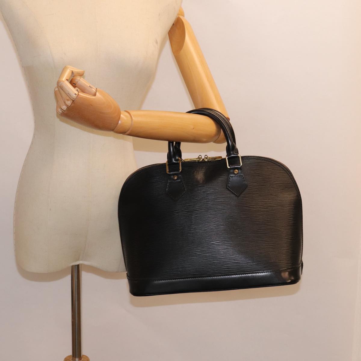 Louis Vuitton Alma, Black, Leather, handbag