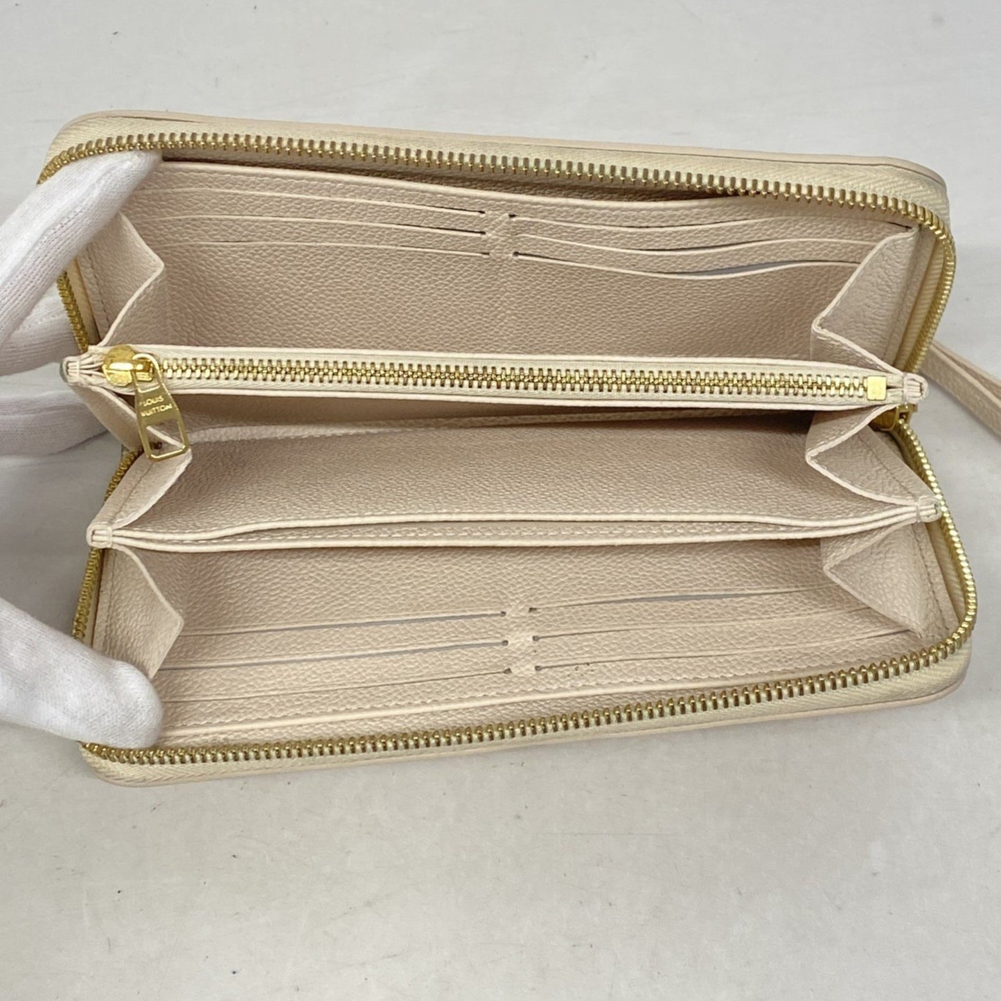 Louis Vuitton Zippy, White, Leather, wallet