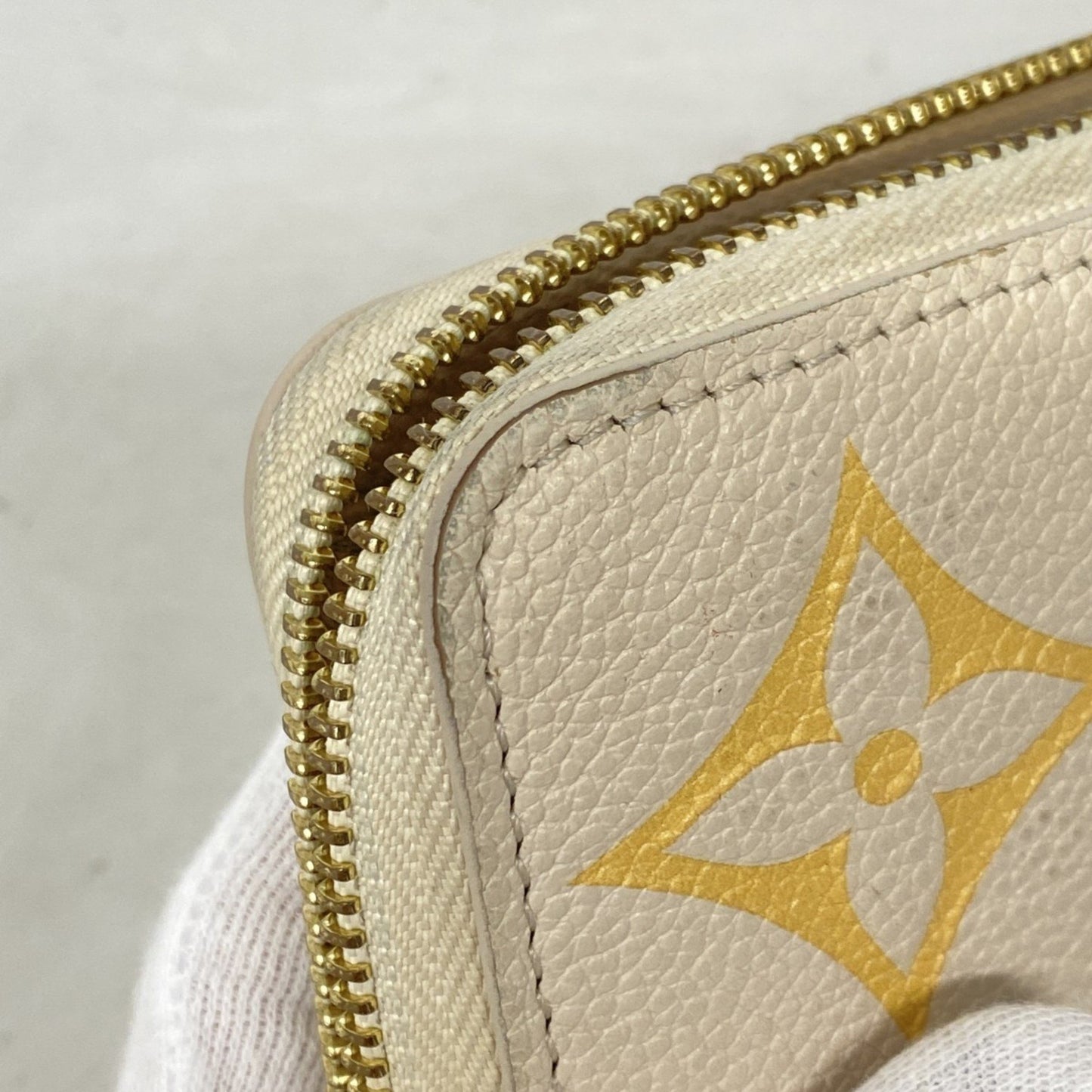 Louis Vuitton Zippy, White, Leather, wallet