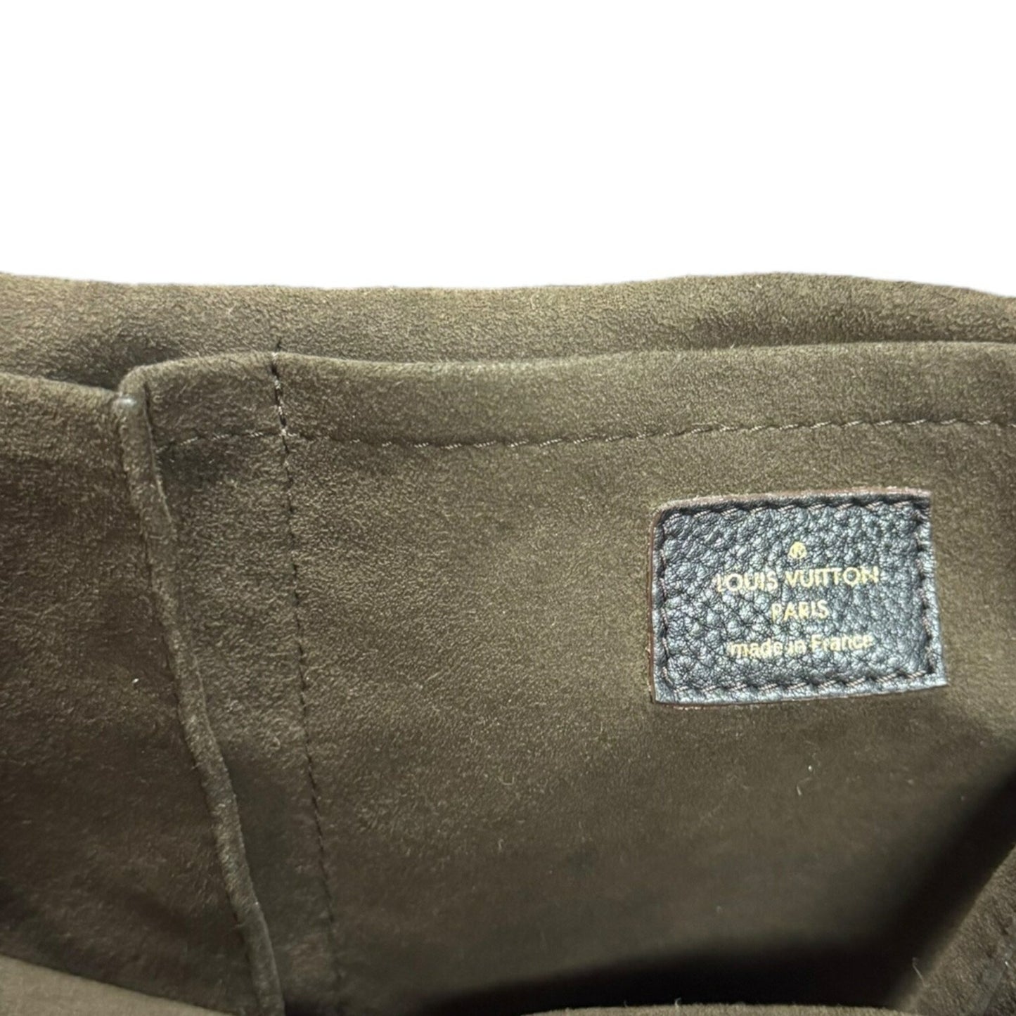 Louis Vuitton Mahina, Black, Leather, shoulder