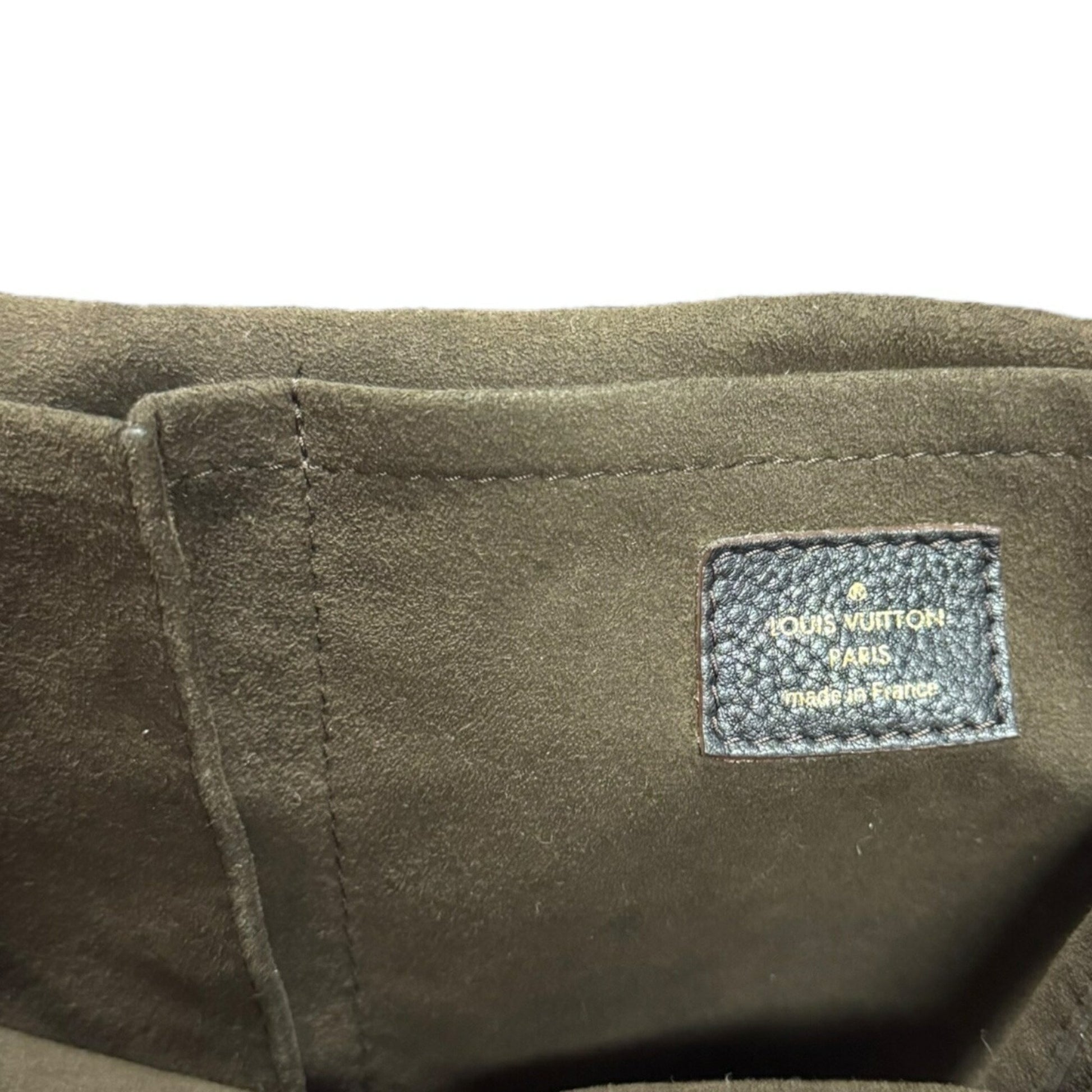 Louis Vuitton Mahina, Black, Leather, shoulder