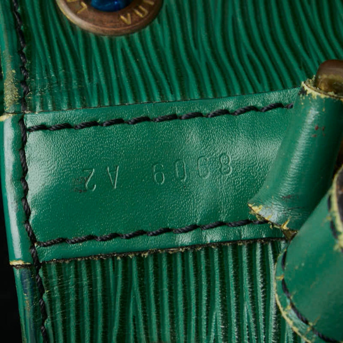 Louis Vuitton Petit Noé, Green, Leather, shoulder