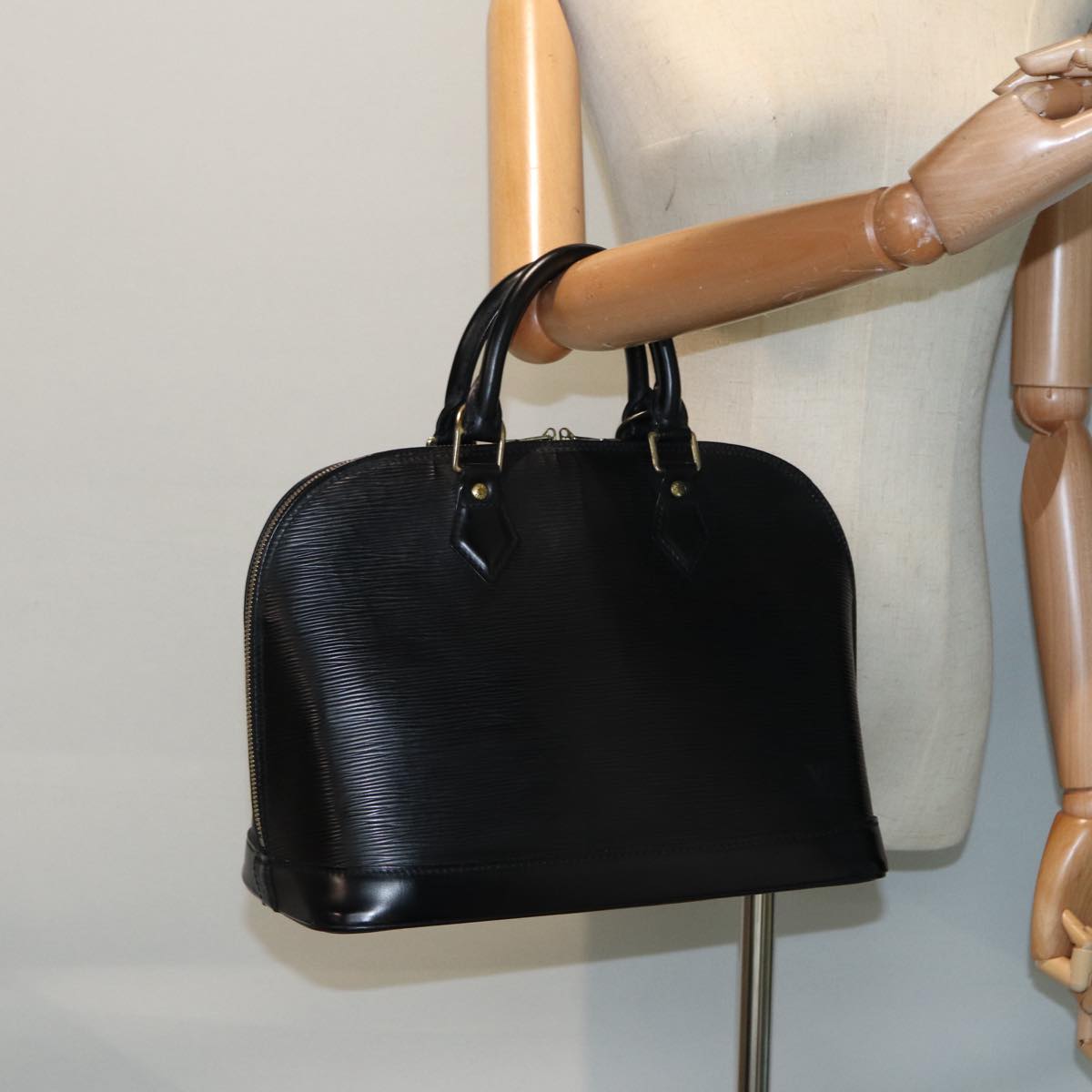 Louis Vuitton Alma, Black, Leather, handbag