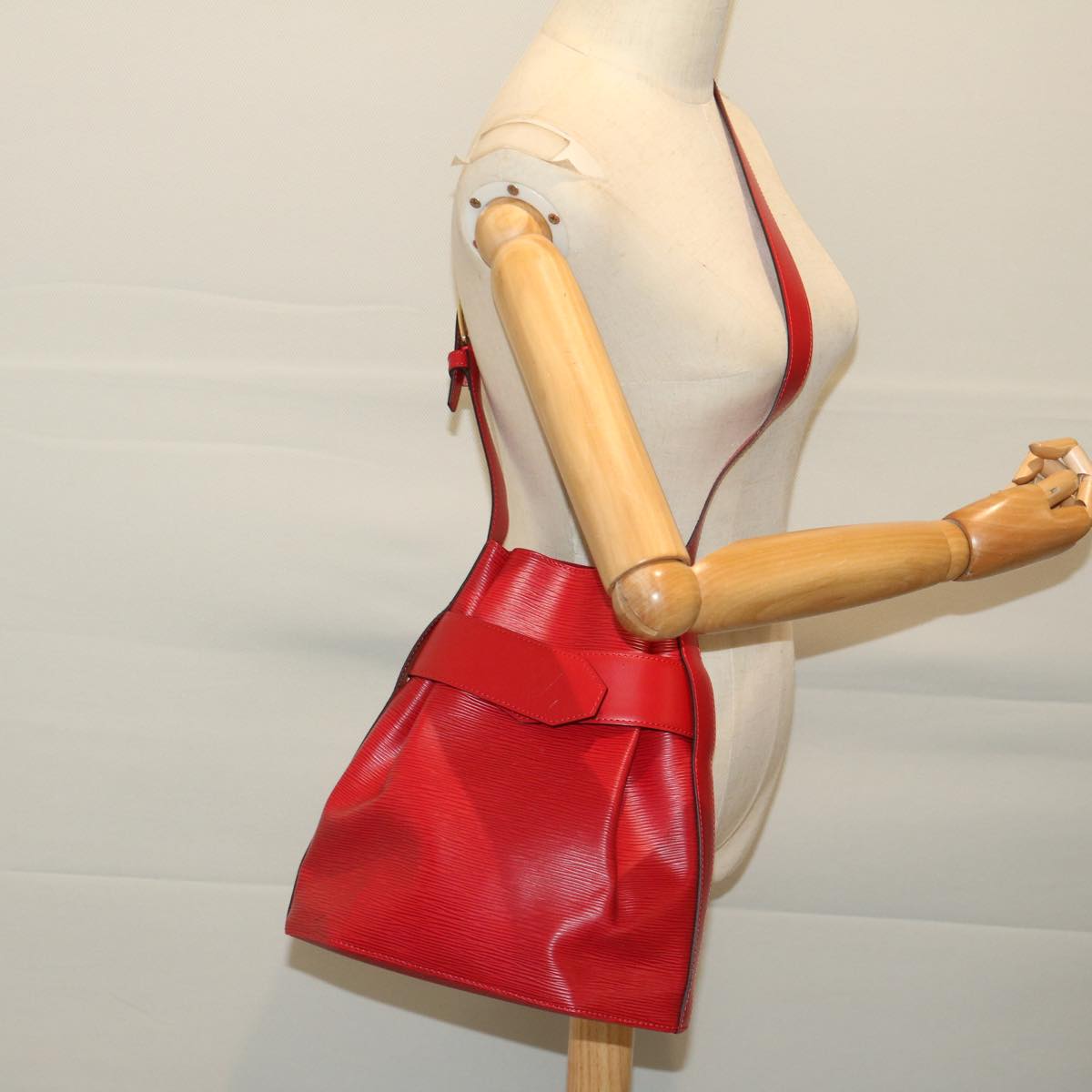 Louis Vuitton Sac d'épaule, Red, Leather, shoulder