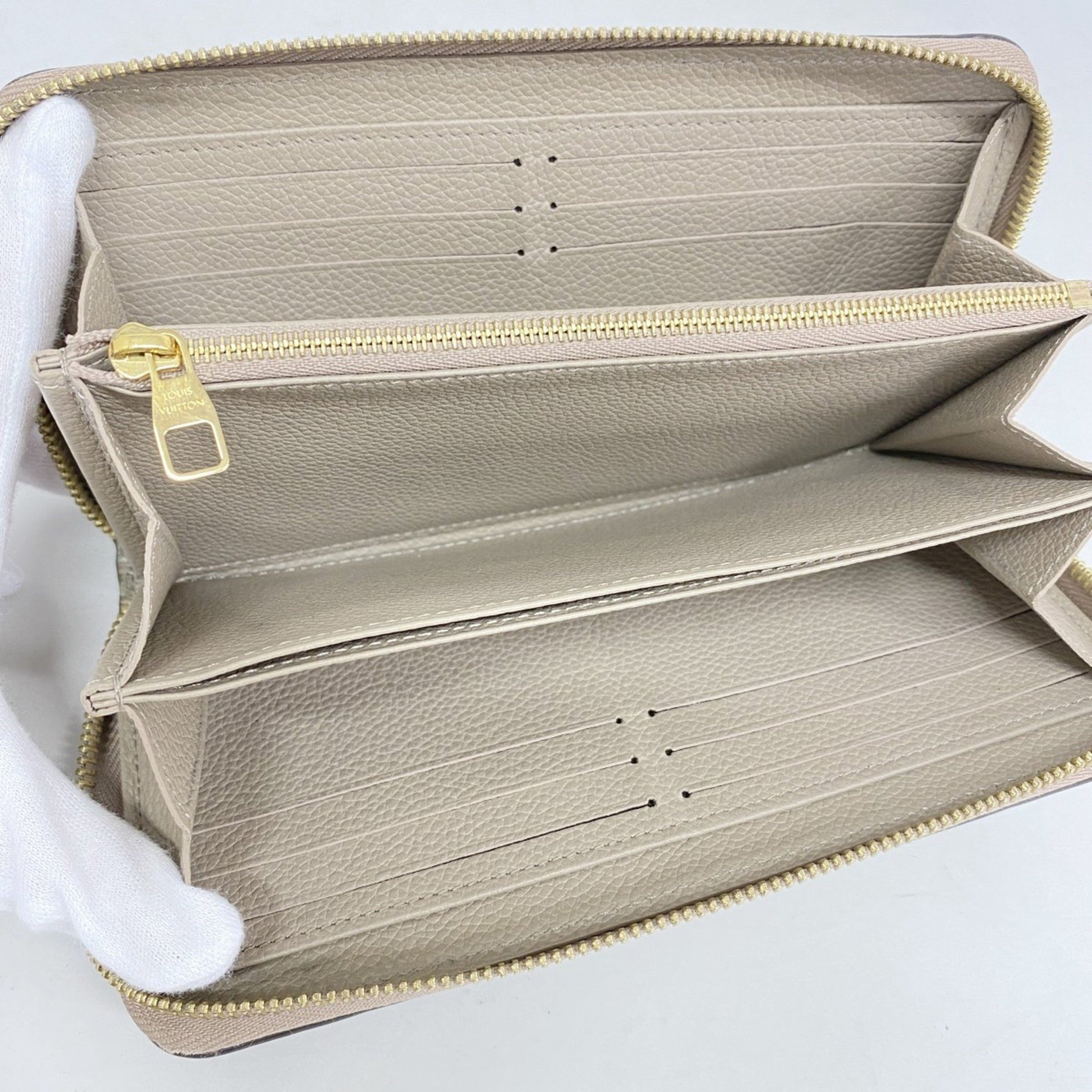 Louis Vuitton Zippy wallet, Beige, Leather, wallet