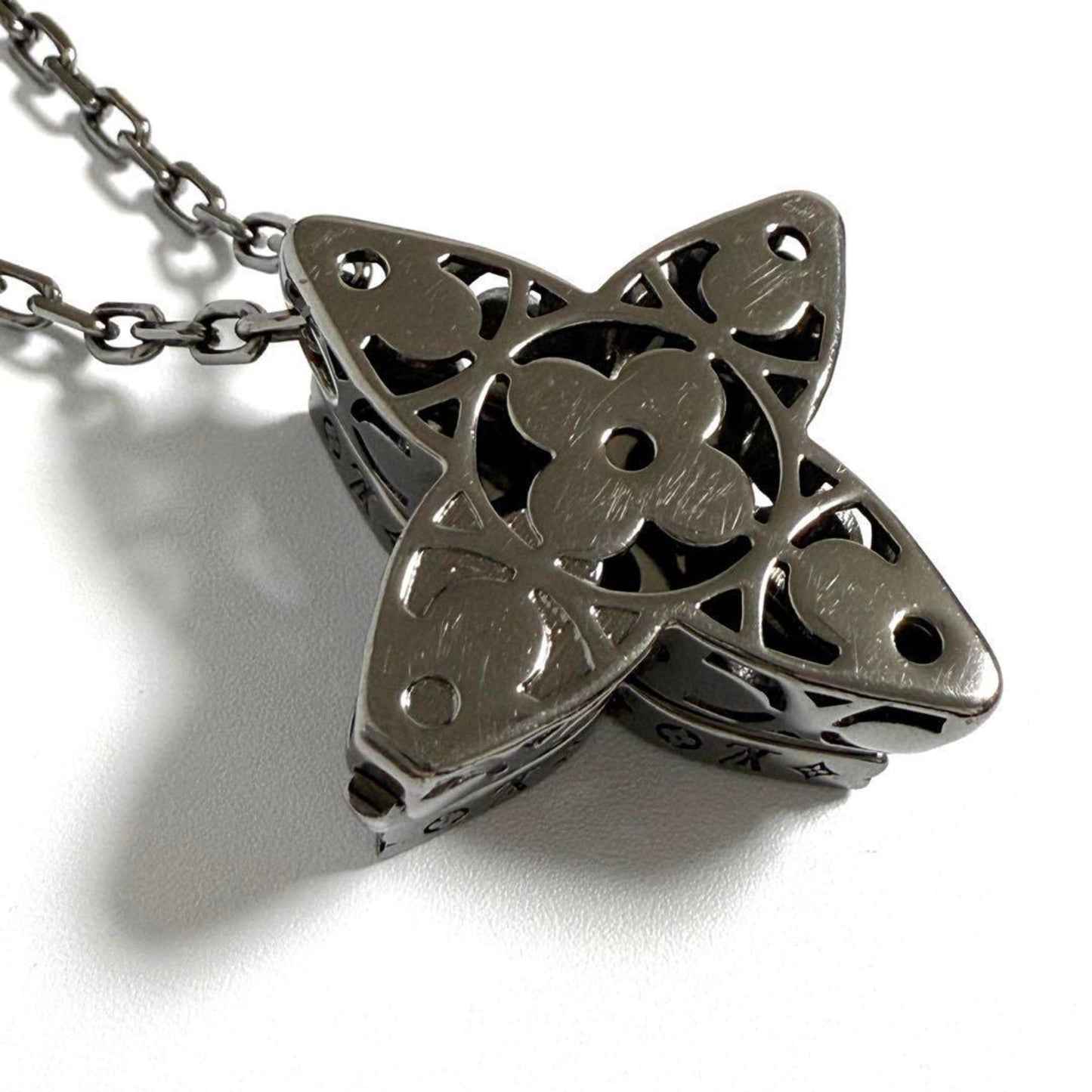 Louis Vuitton Fleur, Silver, Metal, necklace