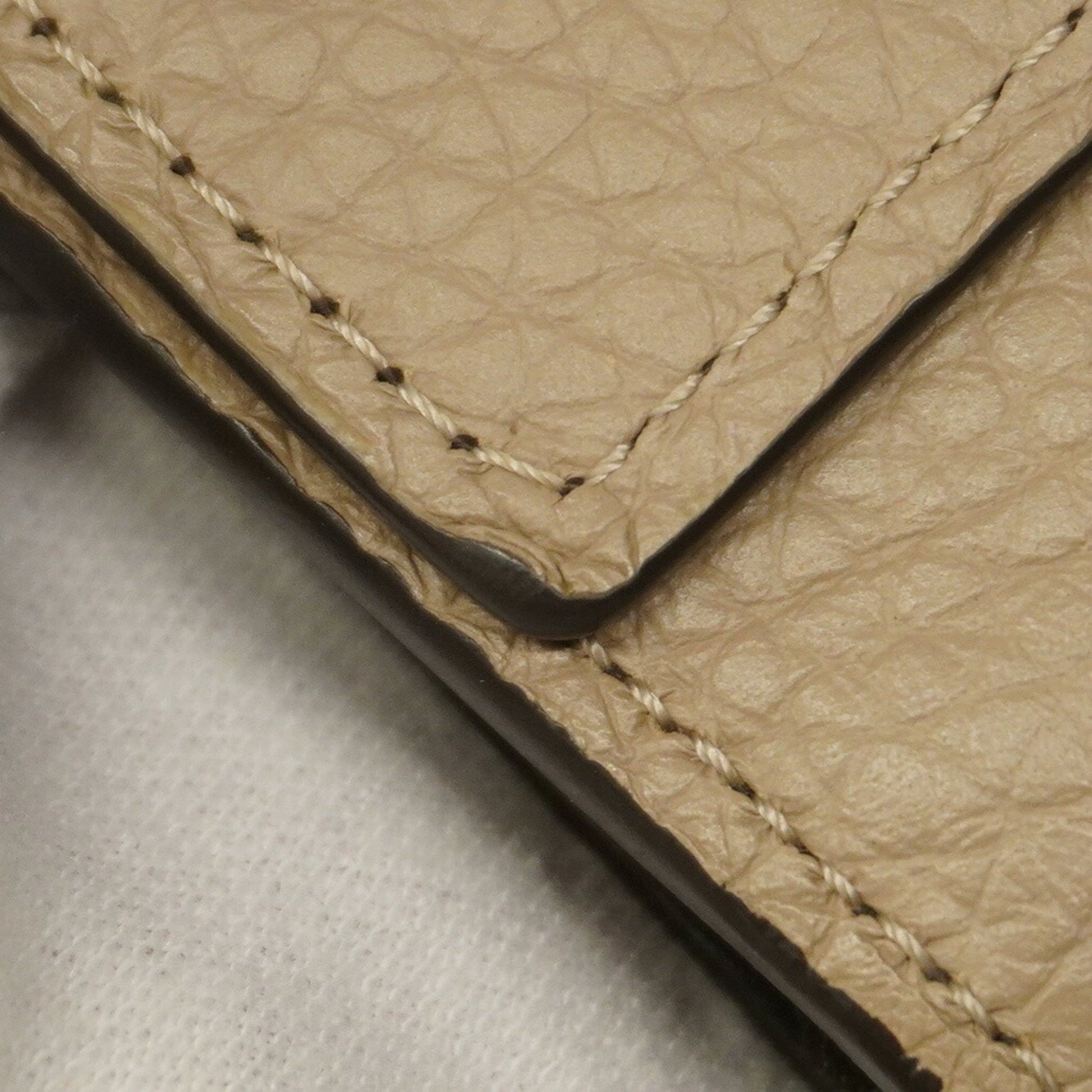 Louis Vuitton Capucines, Beige, Leather, wallet