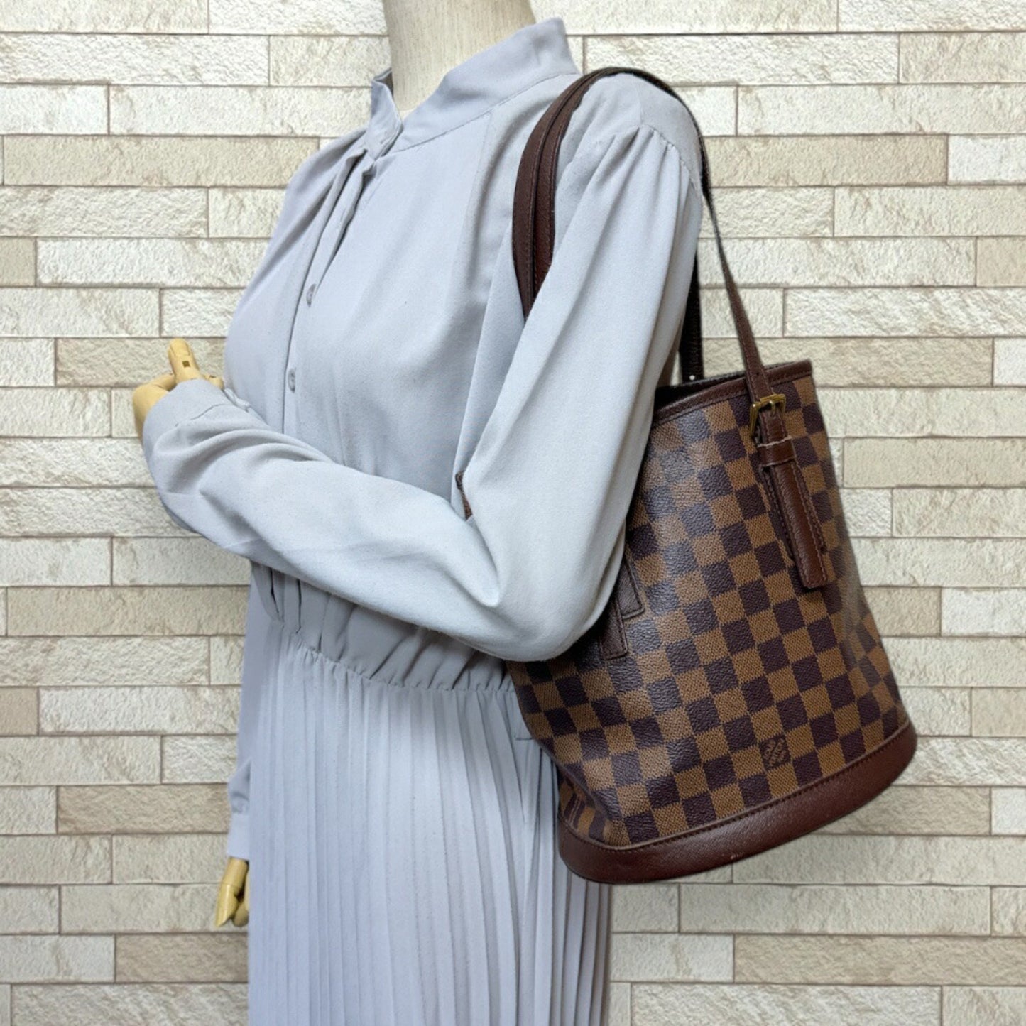 Louis Vuitton Bucket, Brown, Canvas, shoulder