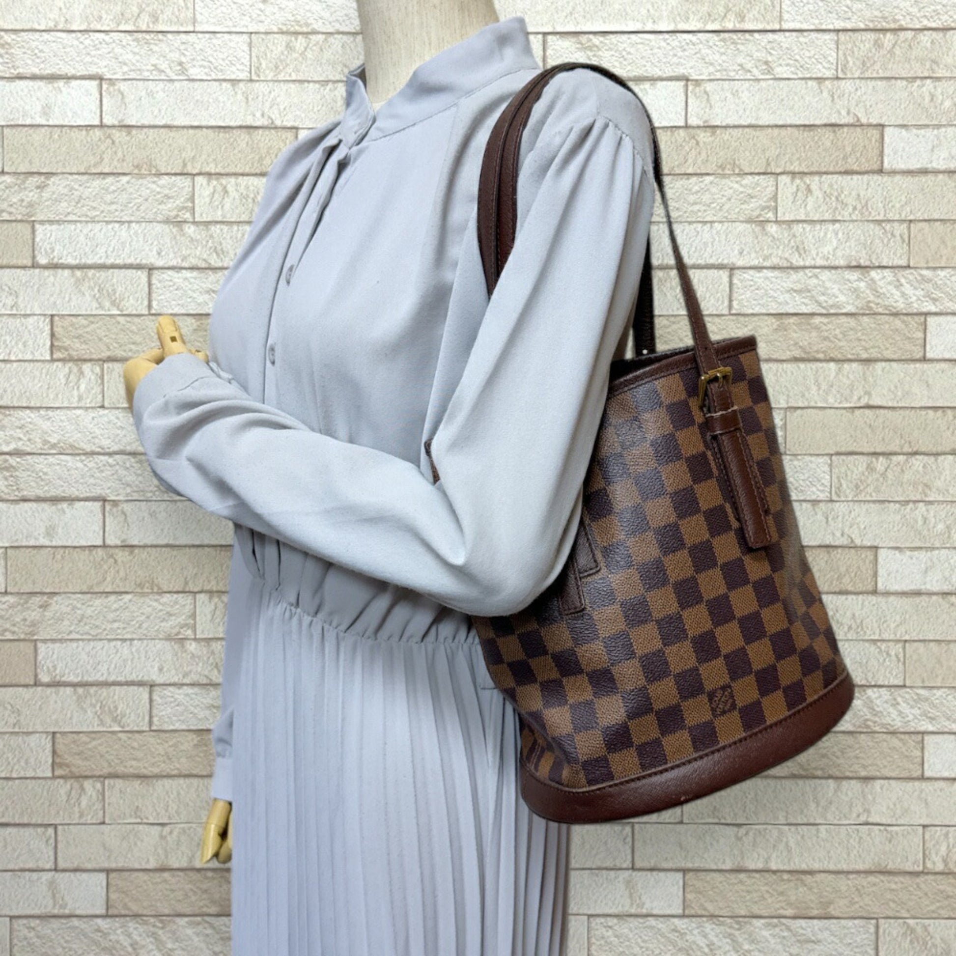 Louis Vuitton Bucket, Brown, Canvas, shoulder