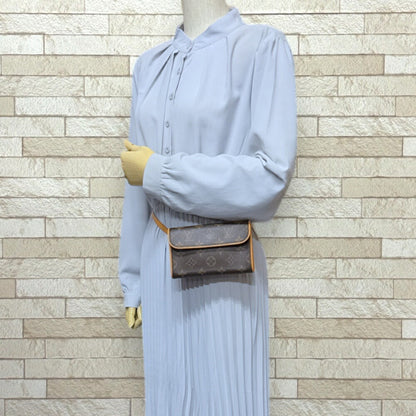 Louis Vuitton Florentine, Brown, Canvas, clutch