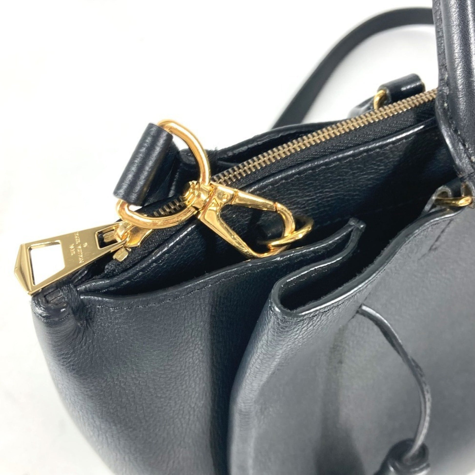 Louis Vuitton Lockmeto, Black, Leather, handbag