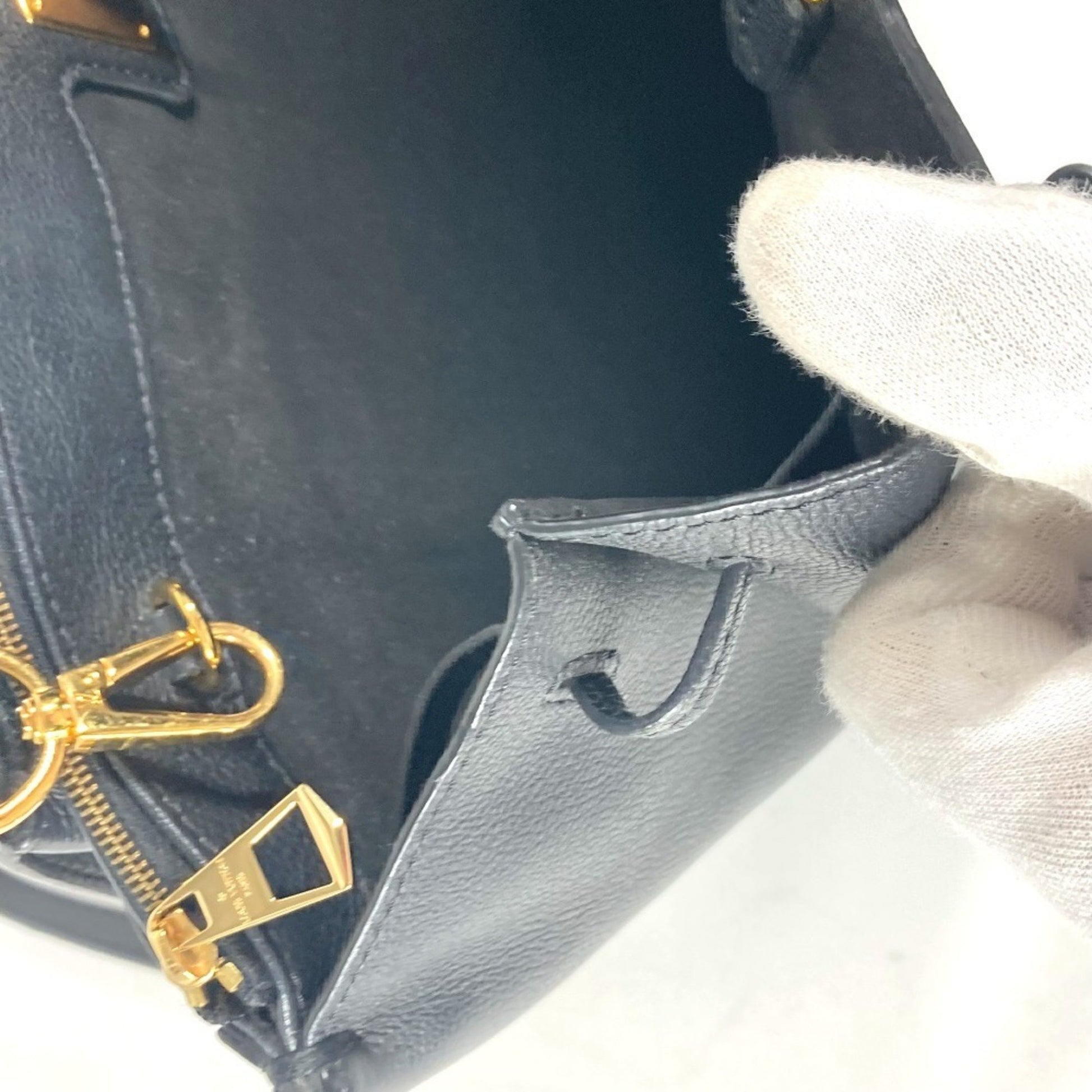 Louis Vuitton Lockmeto, Black, Leather, handbag
