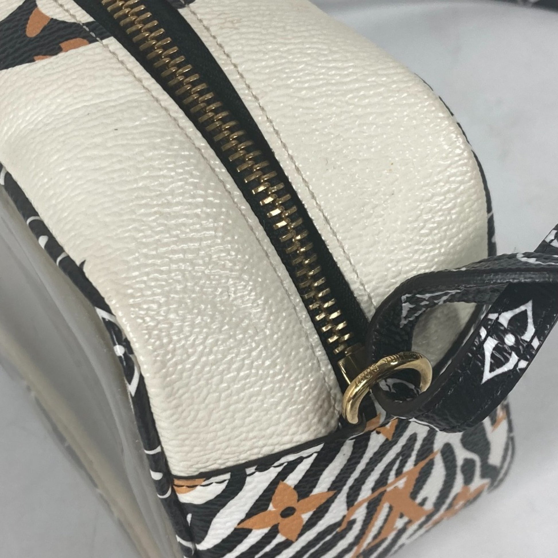 Louis Vuitton Beach Pouch, Black, Leather, clutch