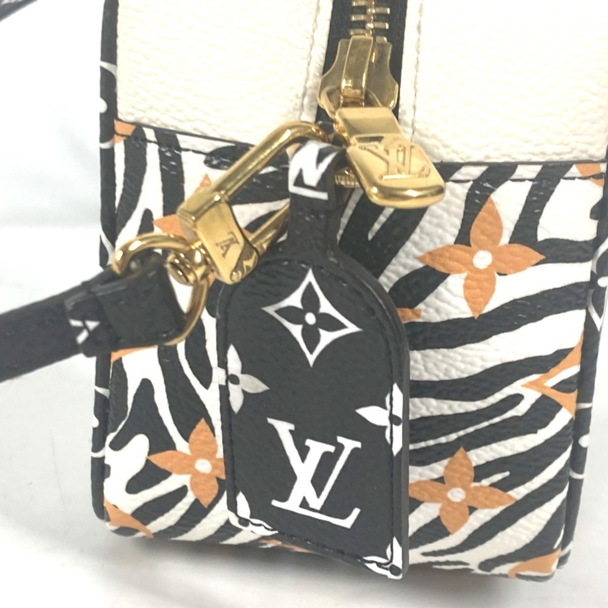 Louis Vuitton Beach Pouch, Black, Leather, clutch