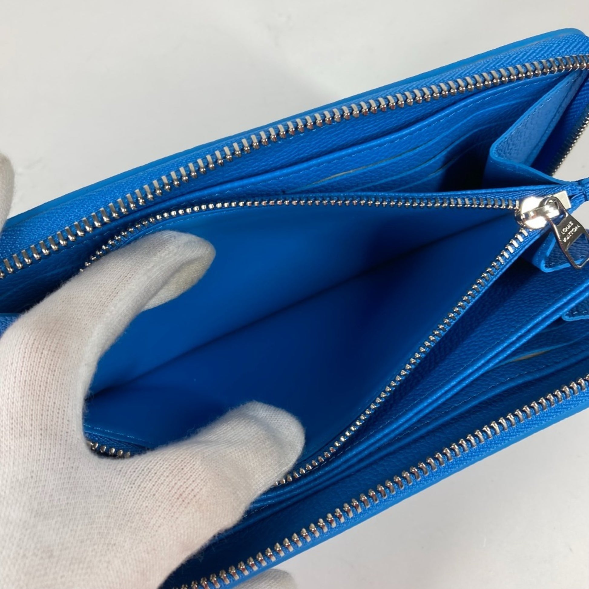 Louis Vuitton Portefeuille zippy, Blue, Leather, wallet