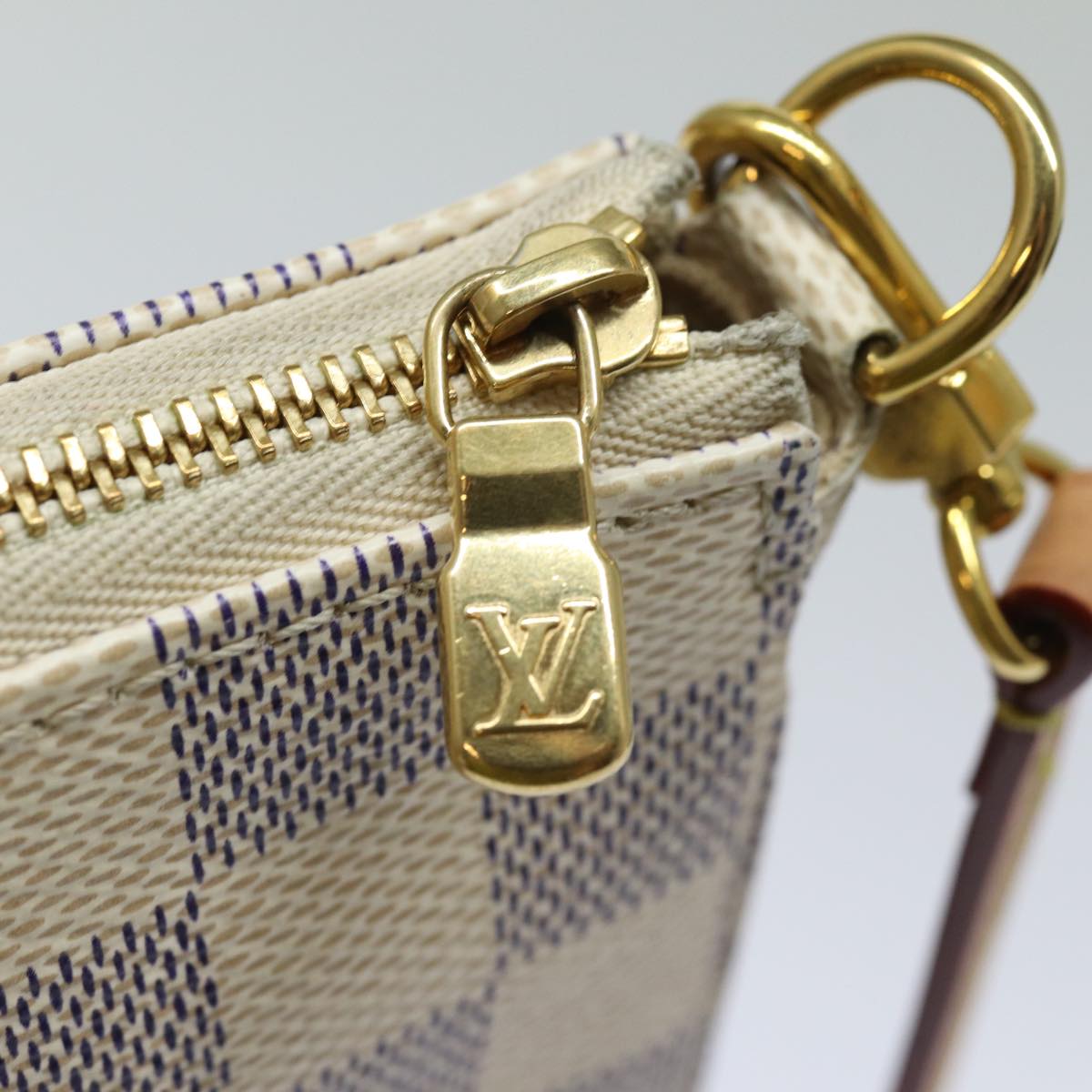 Louis Vuitton Pochette accessoires, White, Canvas, clutch