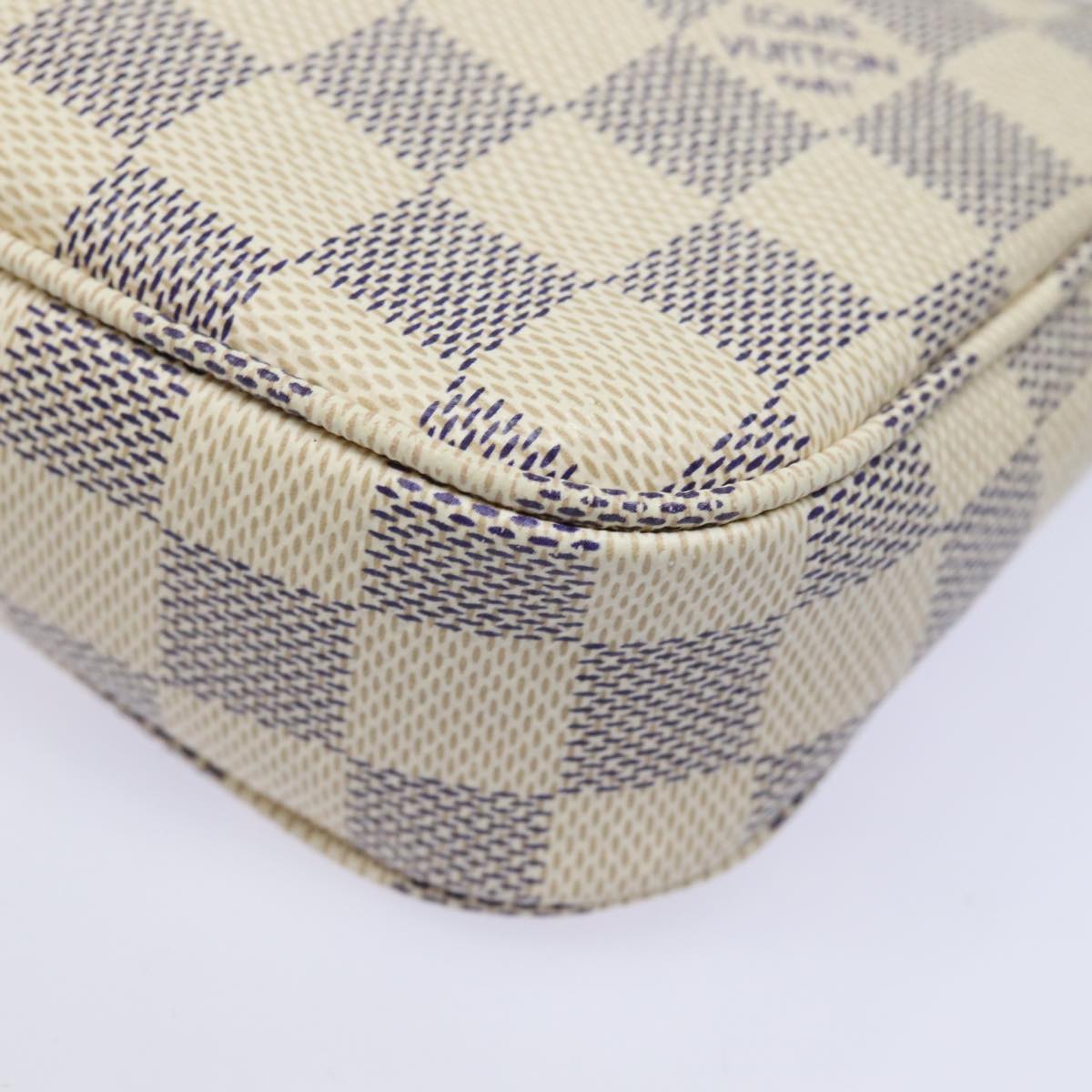 Louis Vuitton Pochette accessoires, White, Canvas, clutch