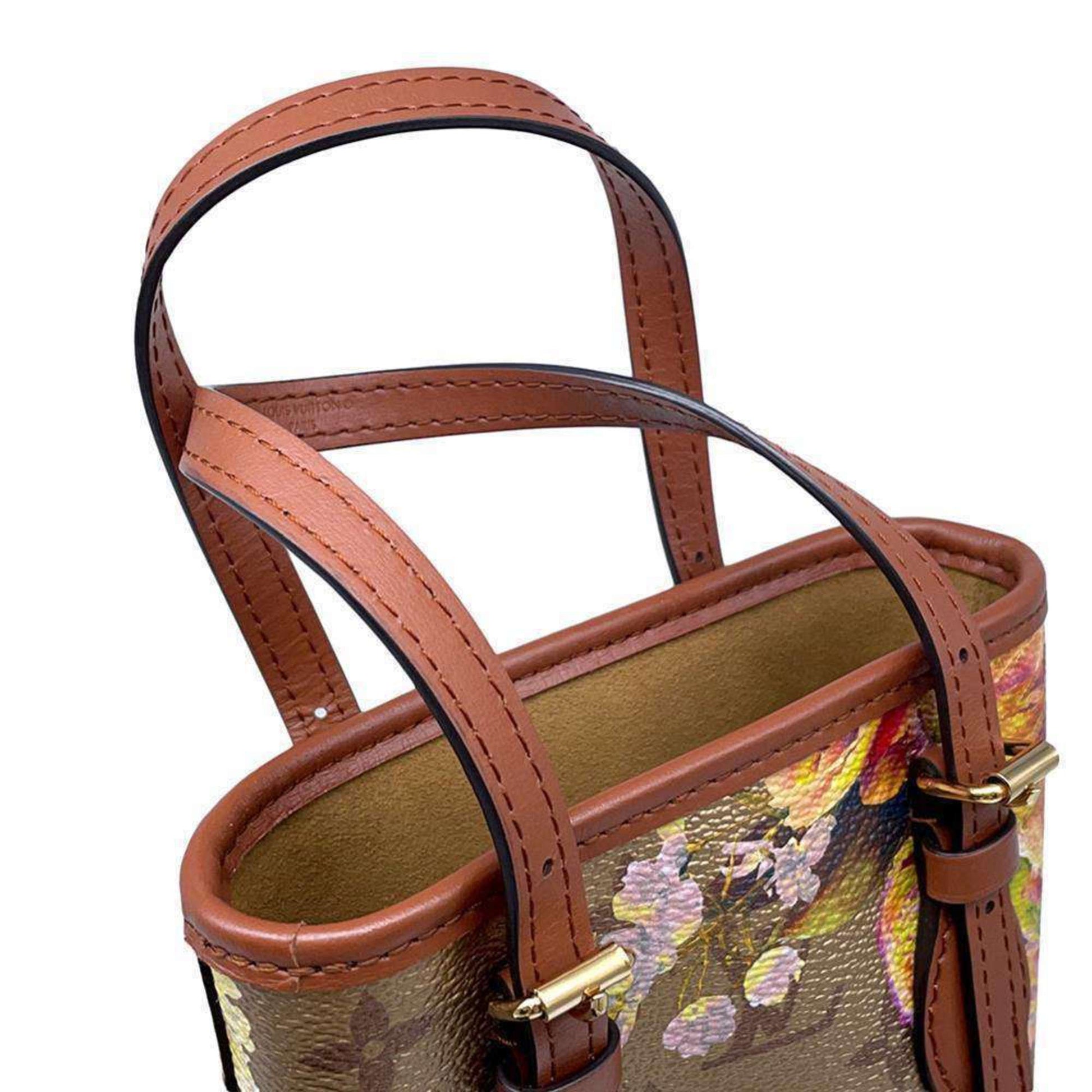 Louis Vuitton Bucket, Gold, Canvas, shoulder