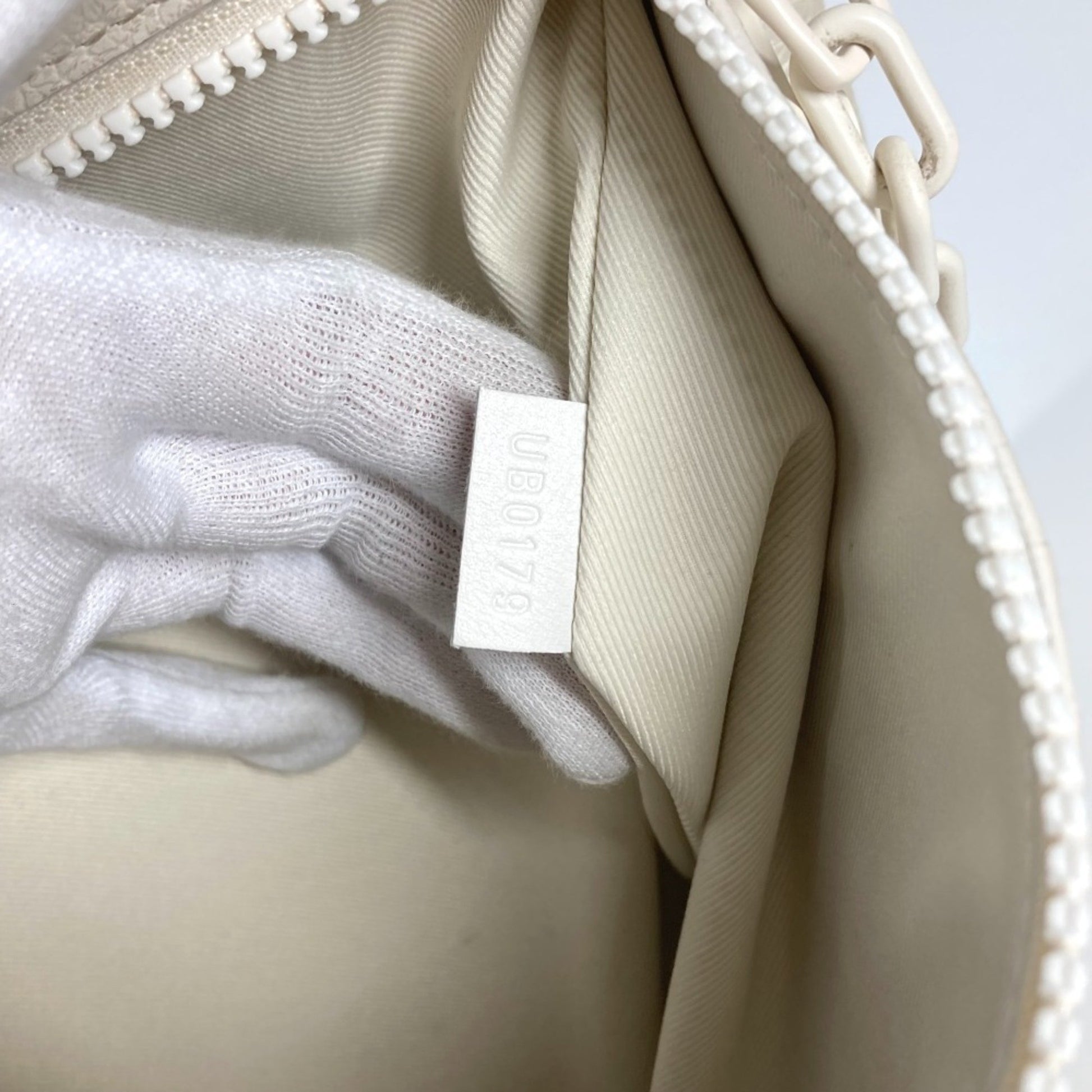 Louis Vuitton Pochette A4, White, Leather, clutch