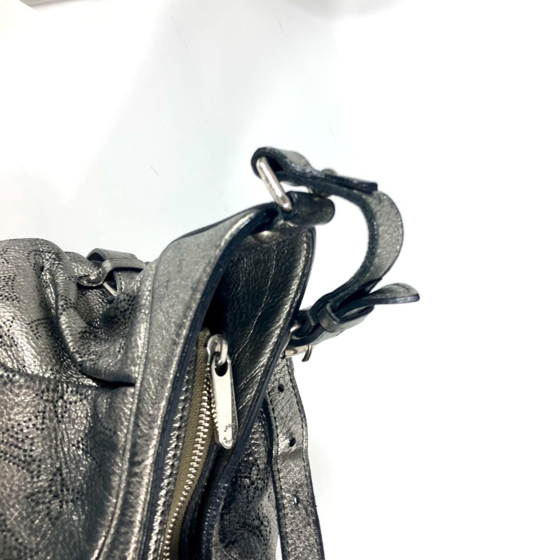 Louis Vuitton Mahina, Silver, Leather, shoulder