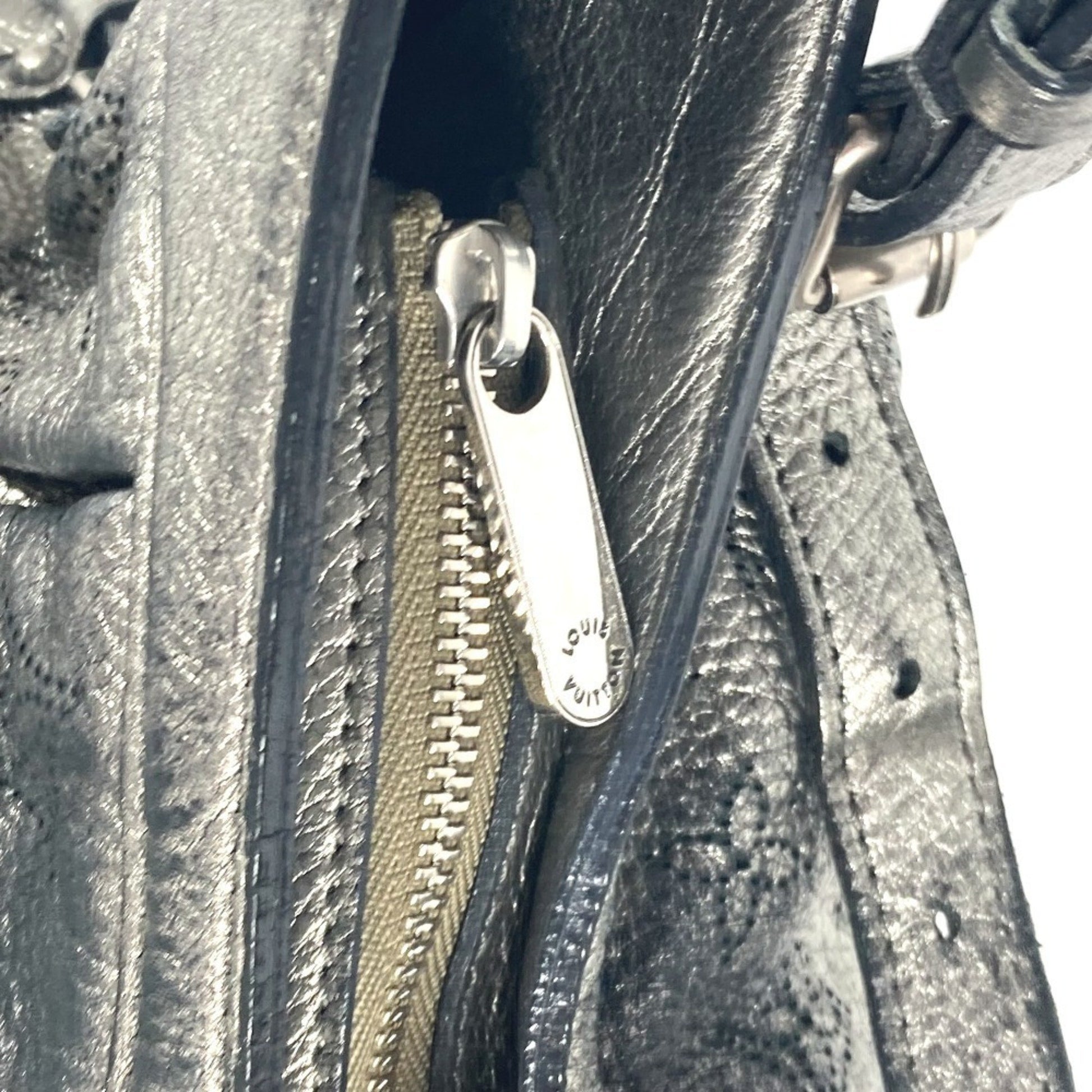 Louis Vuitton Mahina, Silver, Leather, shoulder