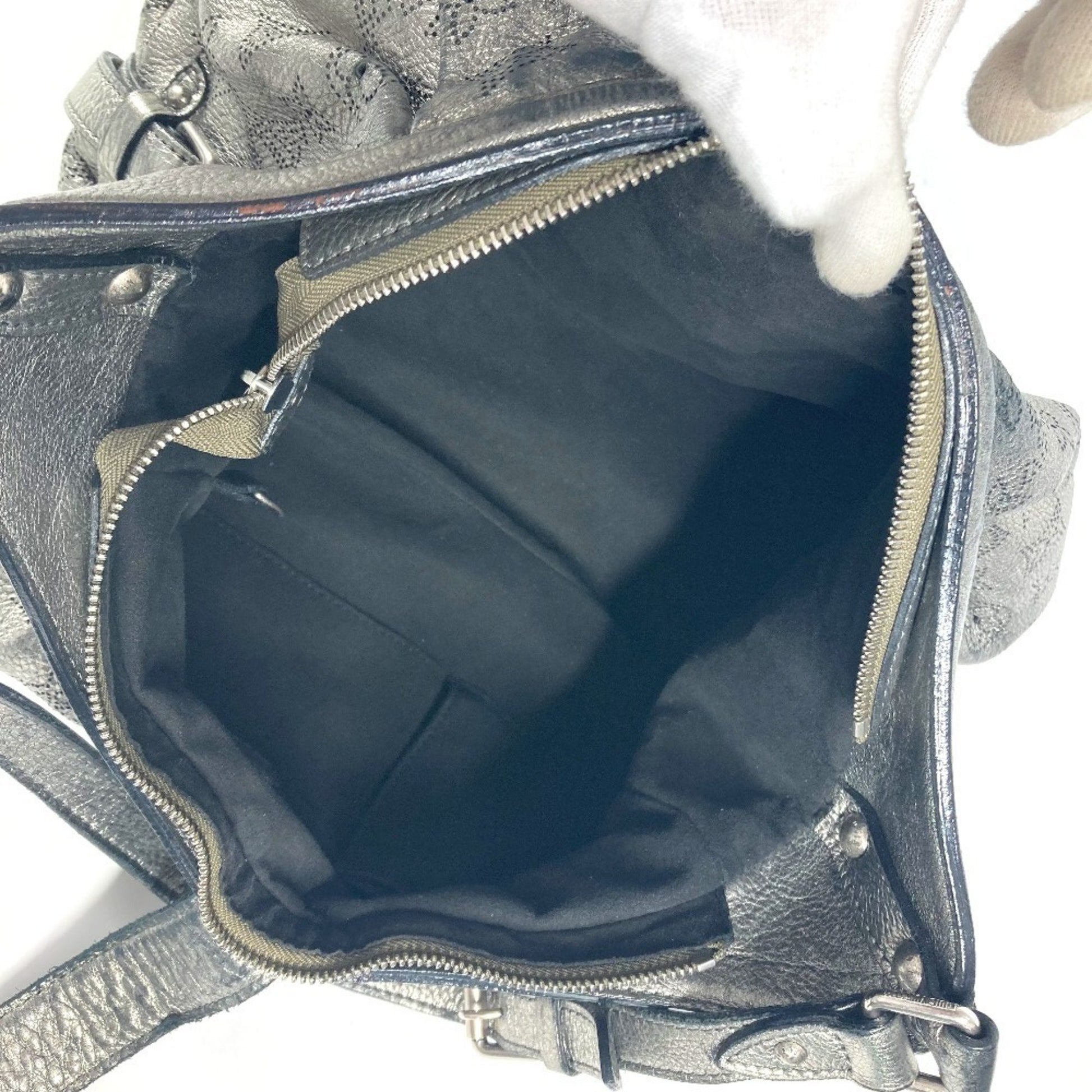 Louis Vuitton Mahina, Silver, Leather, shoulder