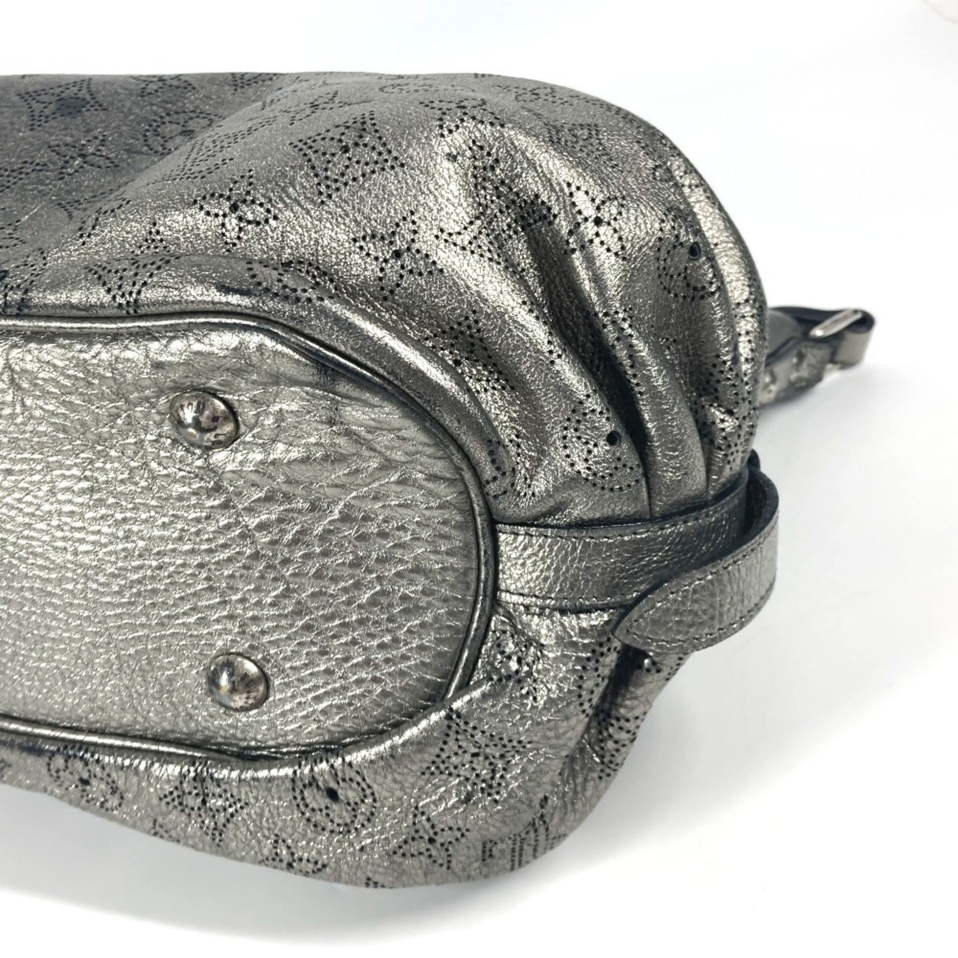 Louis Vuitton Mahina, Silver, Leather, shoulder