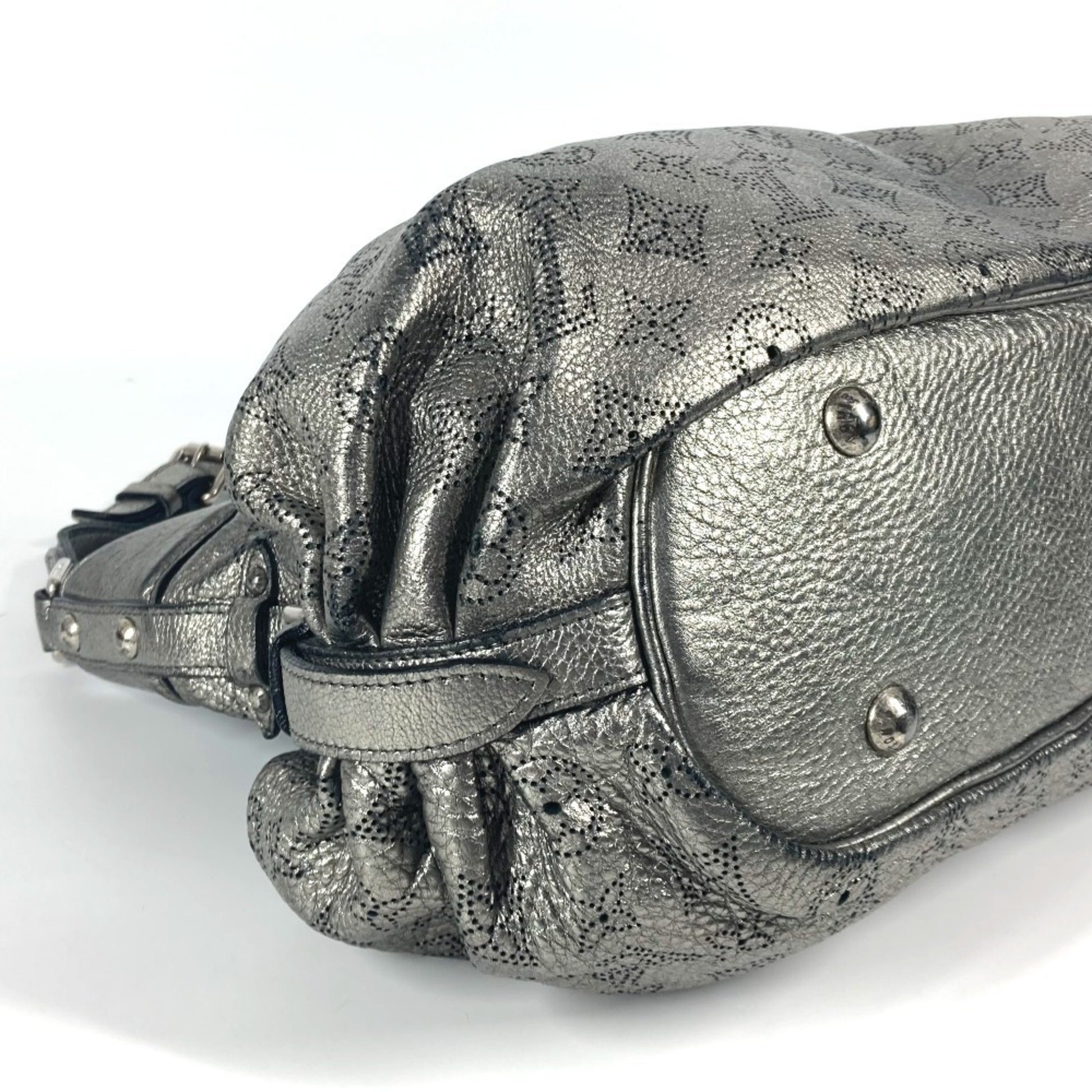 Louis Vuitton Mahina, Silver, Leather, shoulder