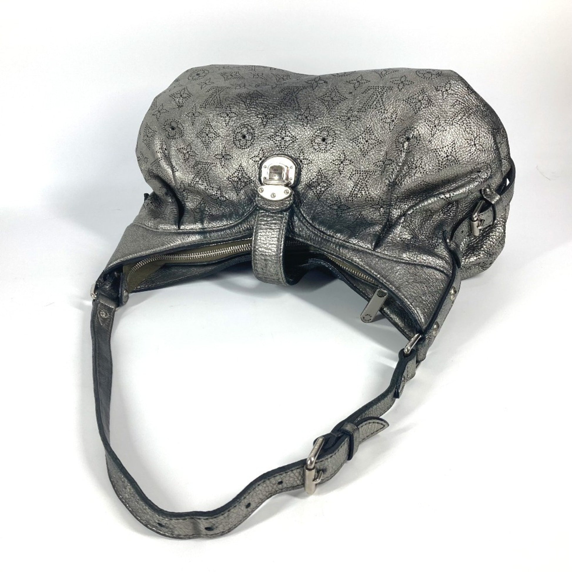 Louis Vuitton Mahina, Silver, Leather, shoulder