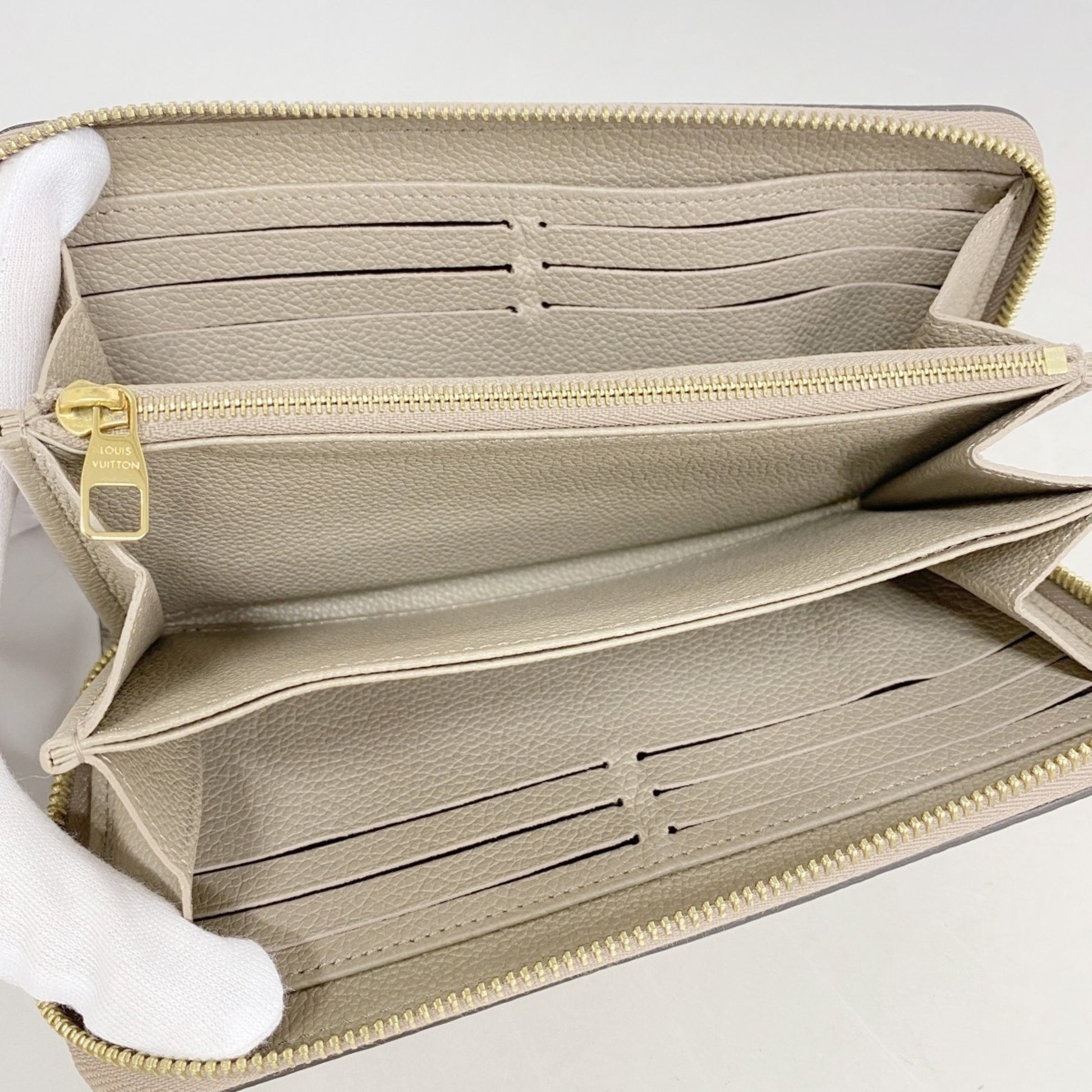 Louis Vuitton Zippy wallet, Beige, Leather, wallet