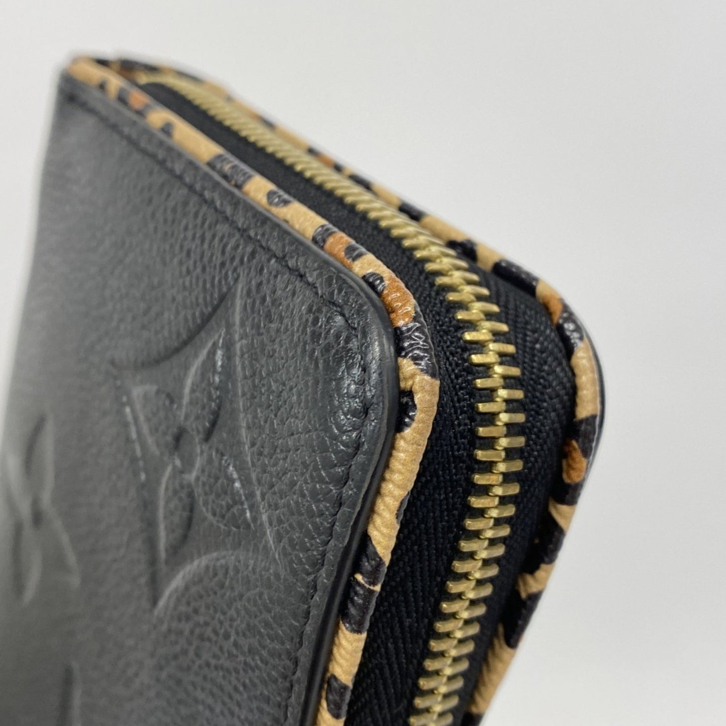 Louis Vuitton Portefeuille zippy, Black, Leather, wallet