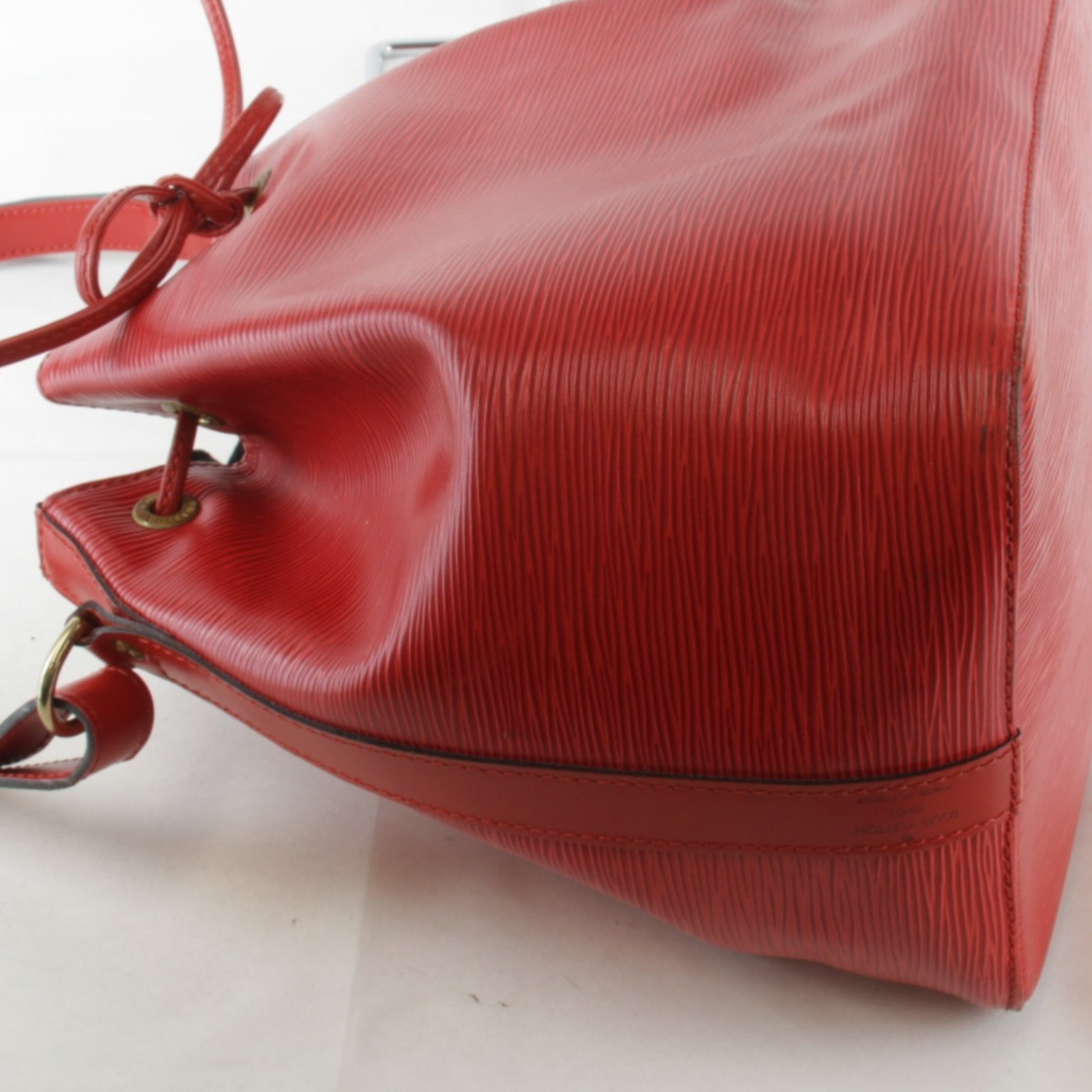 Louis Vuitton Petit Noé, Red, Leather, shoulder