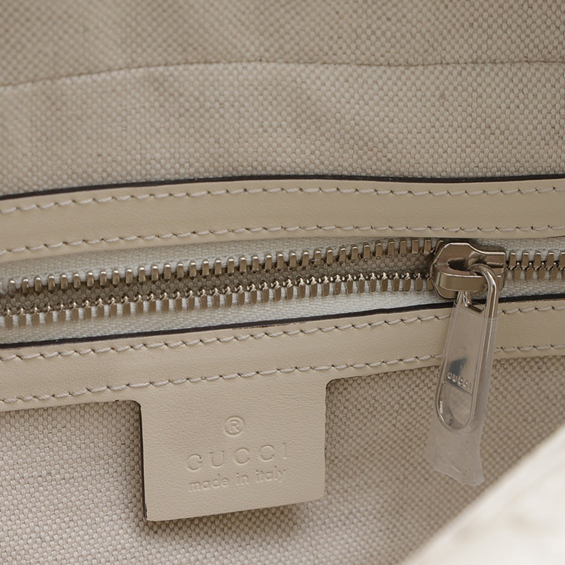 Gucci GG embossé, White, Leather, shoulder