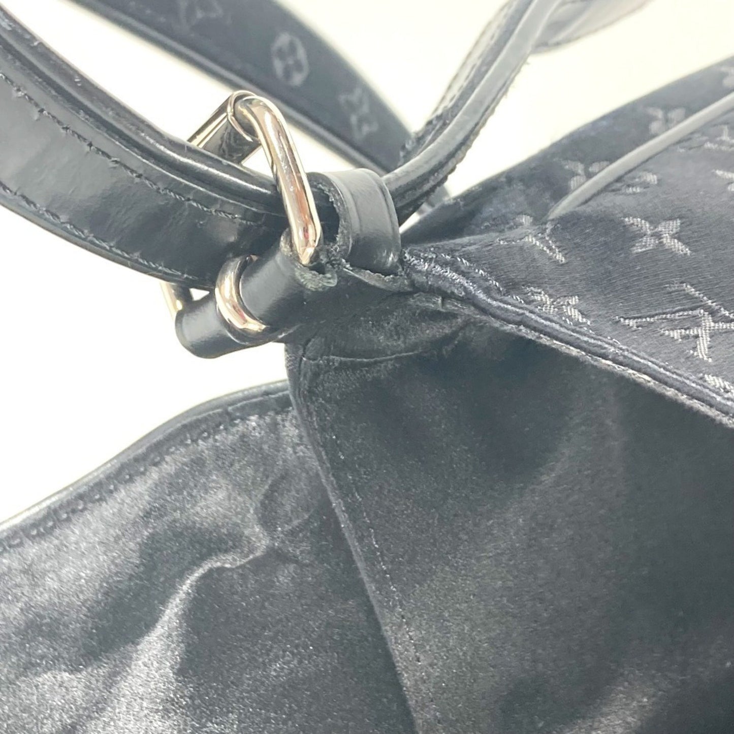 Louis Vuitton Conte De Fées, Black, NYLON, clutch
