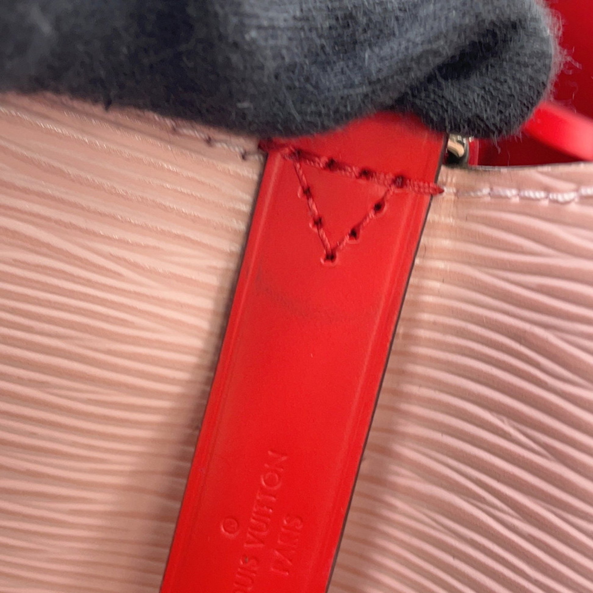Louis Vuitton NéoNoé, Pink, Leather, handbag