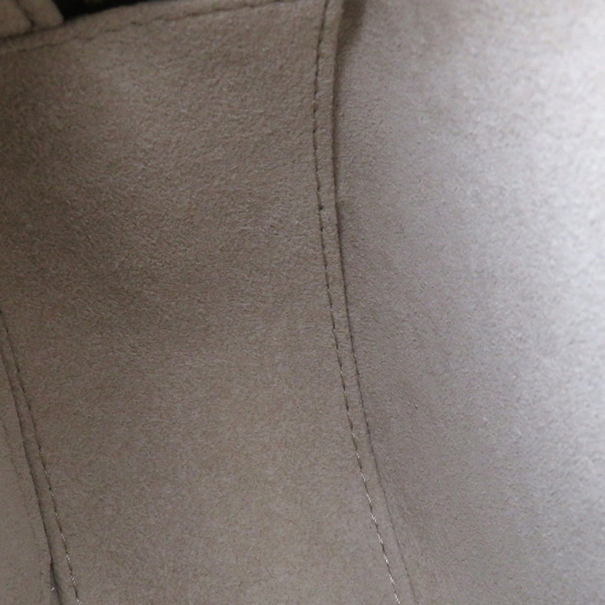 Louis Vuitton Boîte Chapeau Souple, Red, Canvas, shoulder