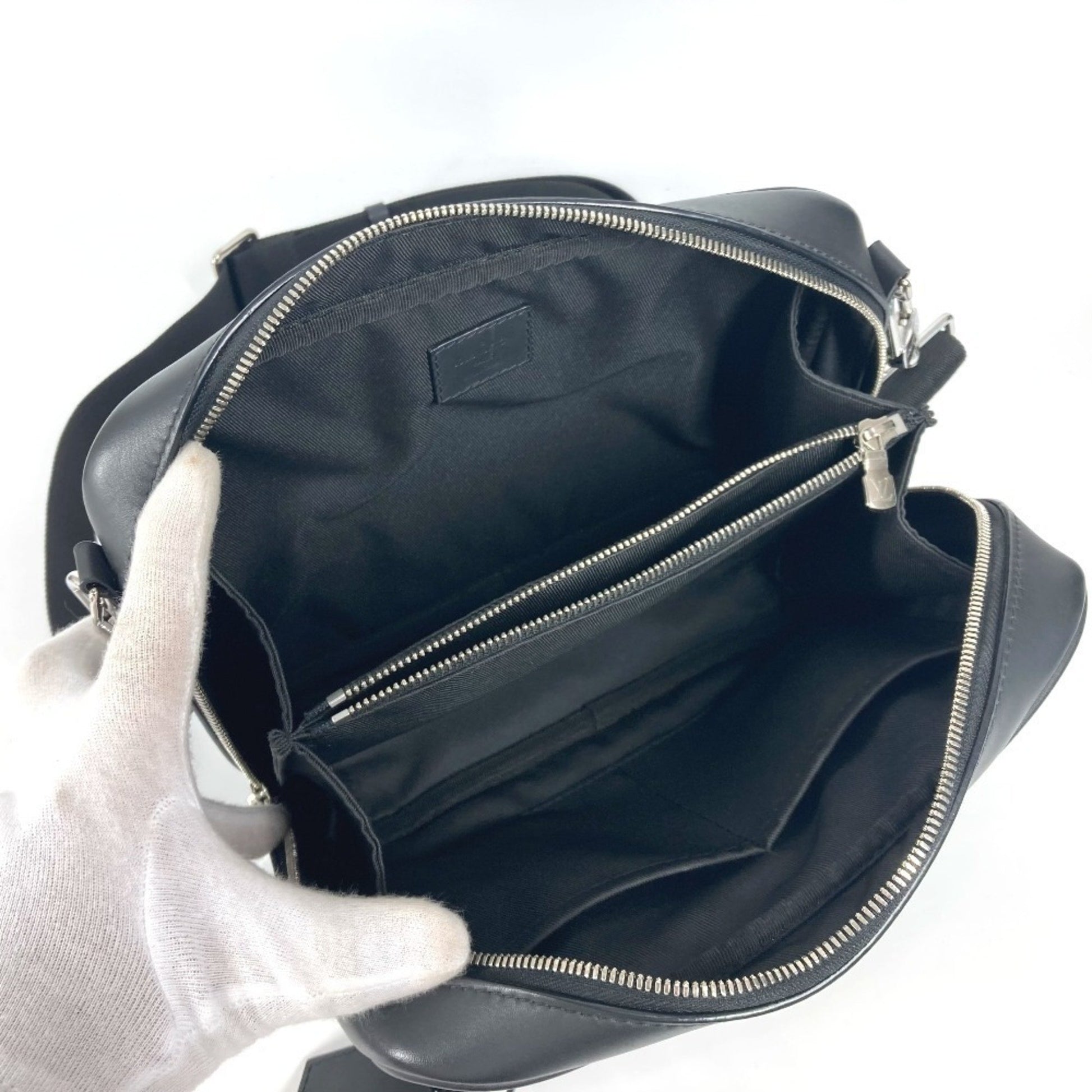 Louis Vuitton Sirius, Black, Leather, shoulder