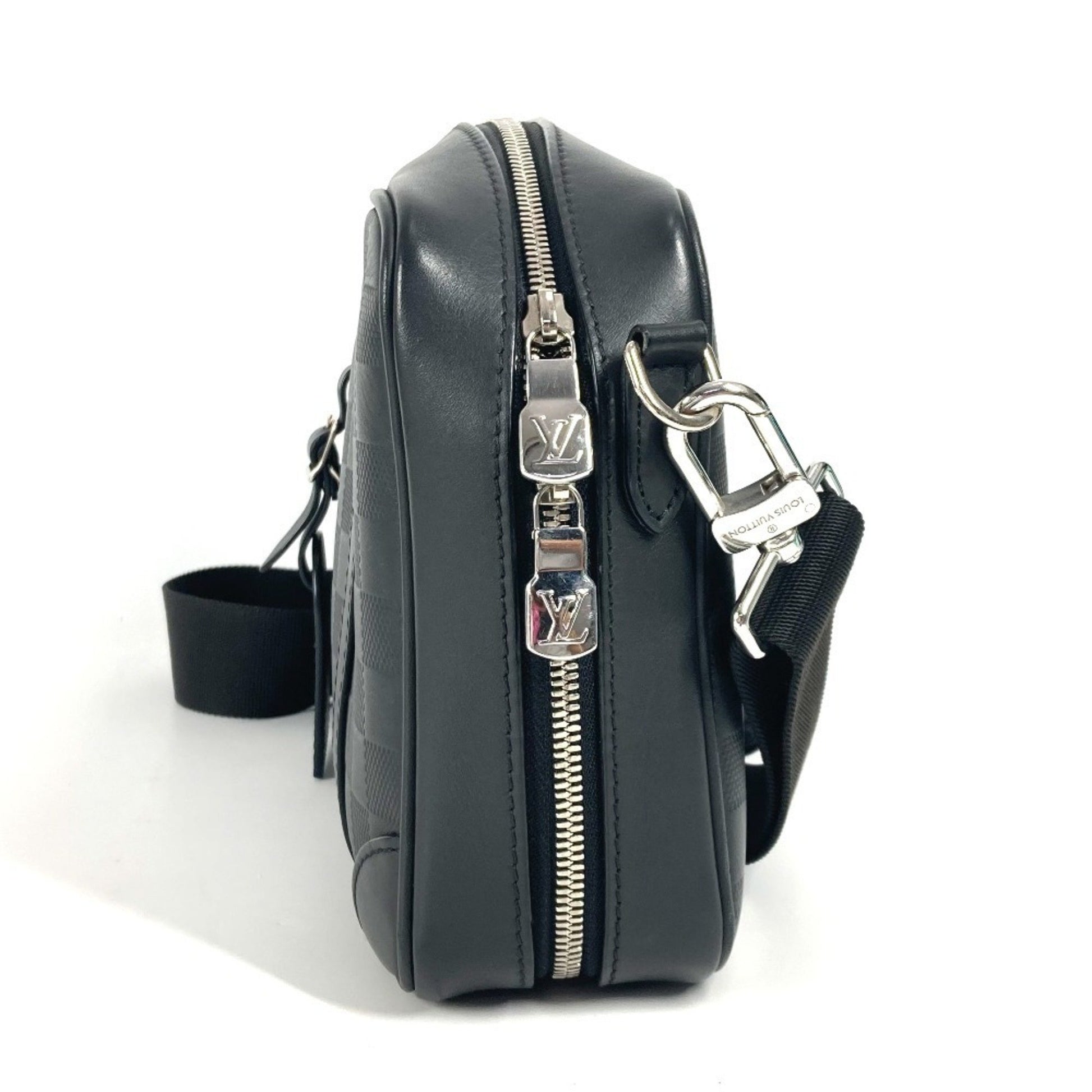 Louis Vuitton Sirius, Black, Leather, shoulder