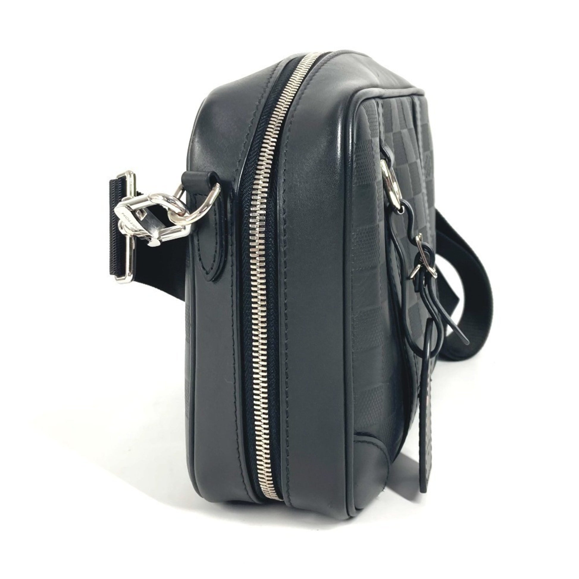 Louis Vuitton Sirius, Black, Leather, shoulder