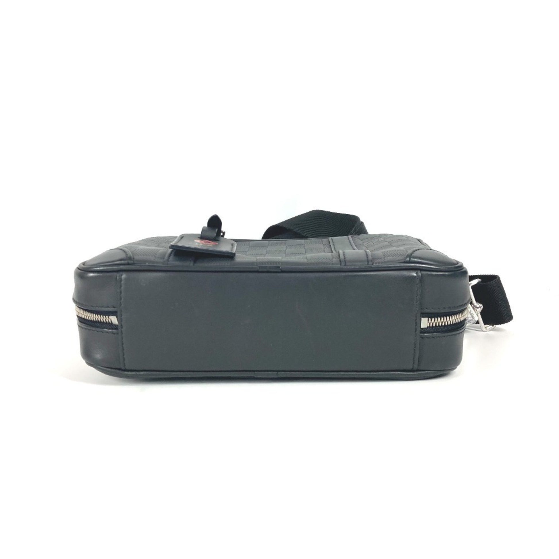 Louis Vuitton Sirius, Black, Leather, shoulder